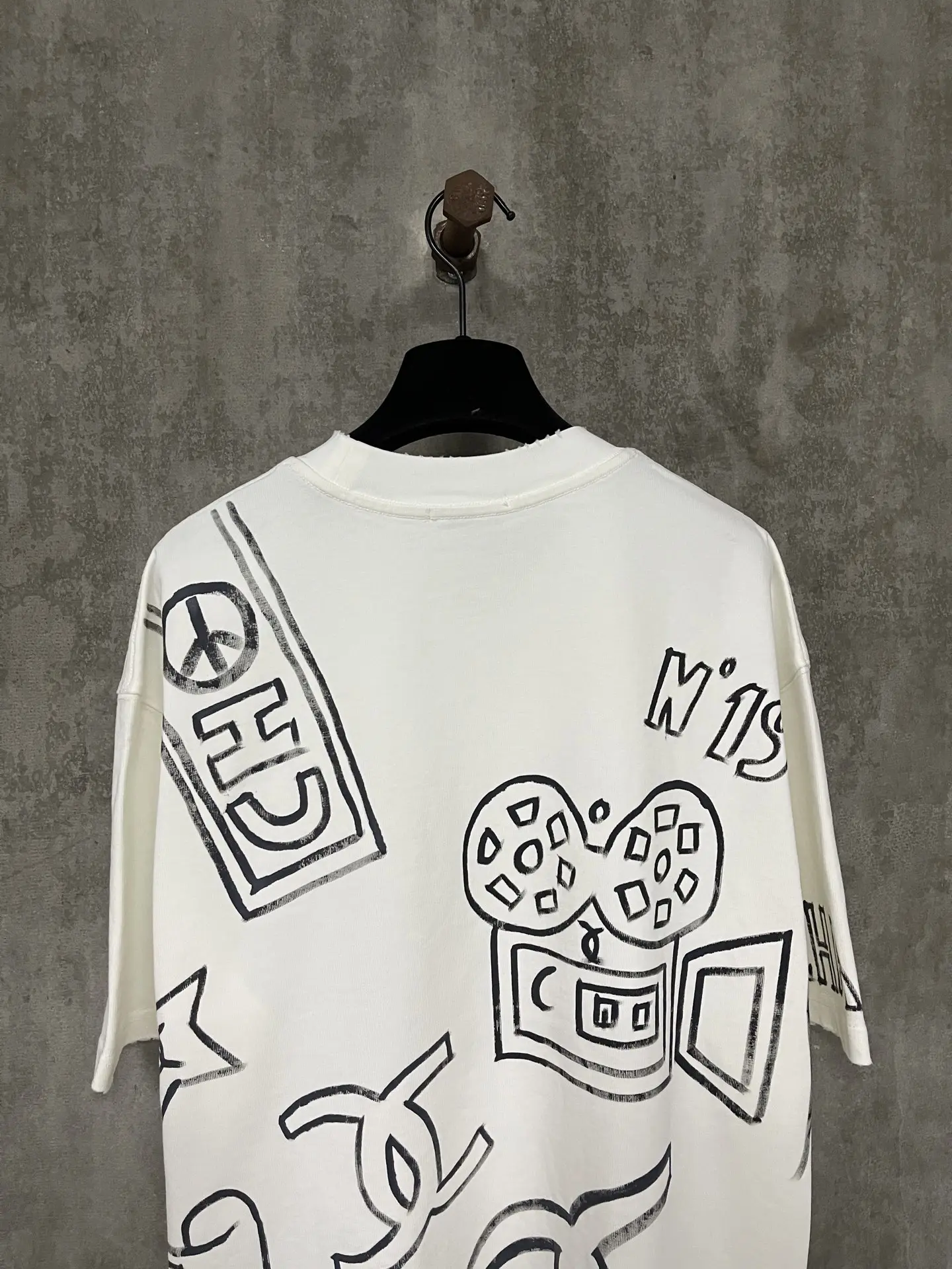 Hand-Painted Graffiti Heavyweight Cotton T-Shirt D17011939 — view 7