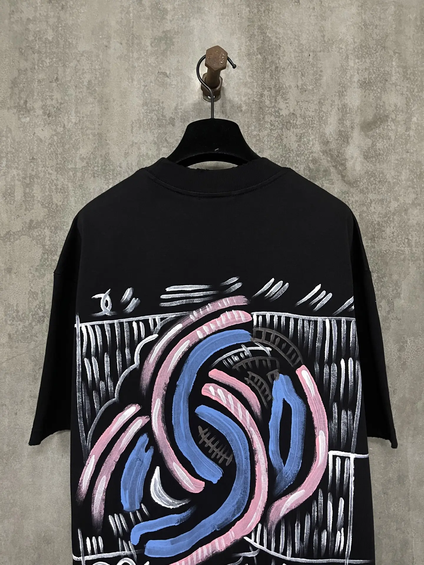 Hand-Painted Graffiti Logo Cotton T-Shirt D17011937 — view 7