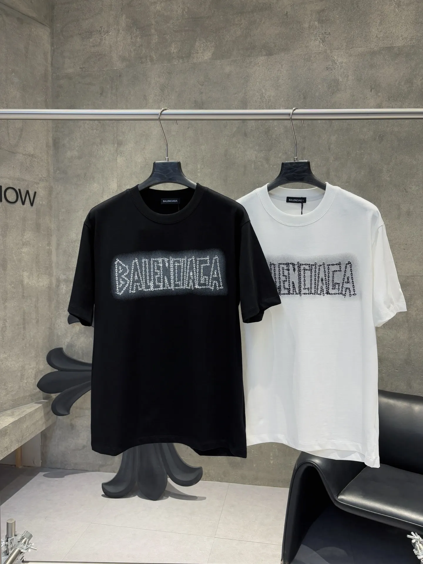 Chain Logo Graphic Cotton T-Shirt D9511224