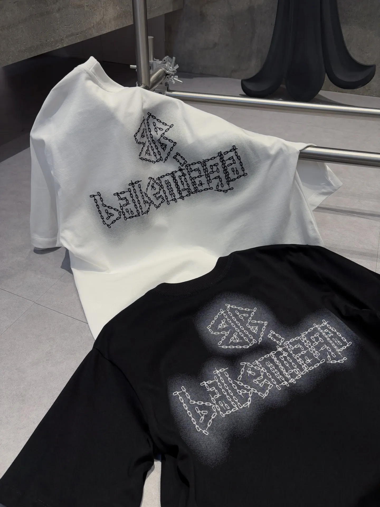 Chain Logo Graphic Cotton T-Shirt D9511224 — view 4