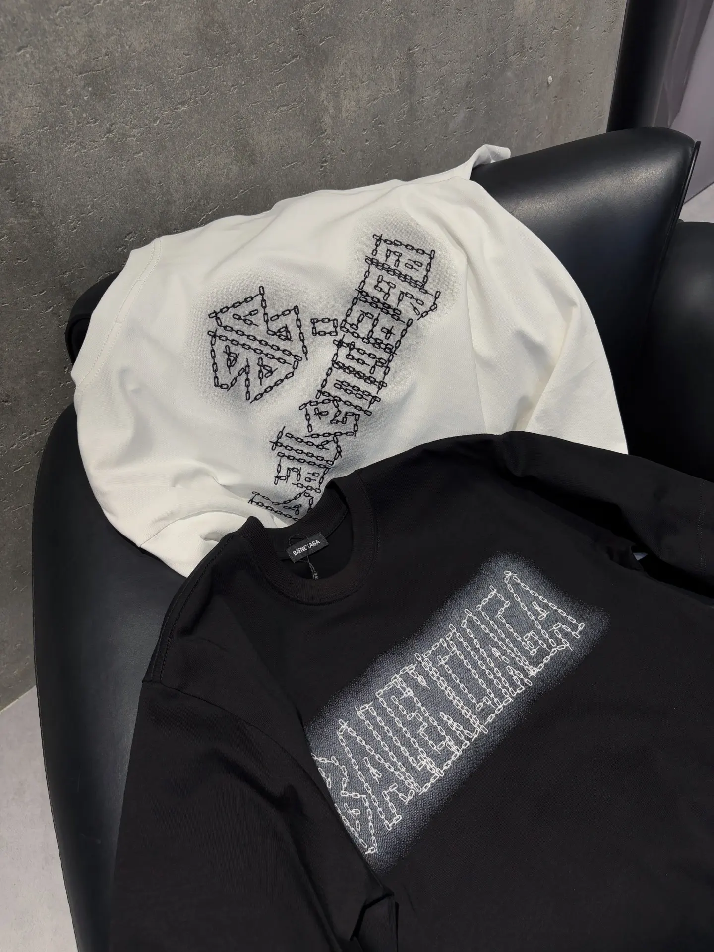 Chain Logo Graphic Cotton T-Shirt D9511224 — view 5
