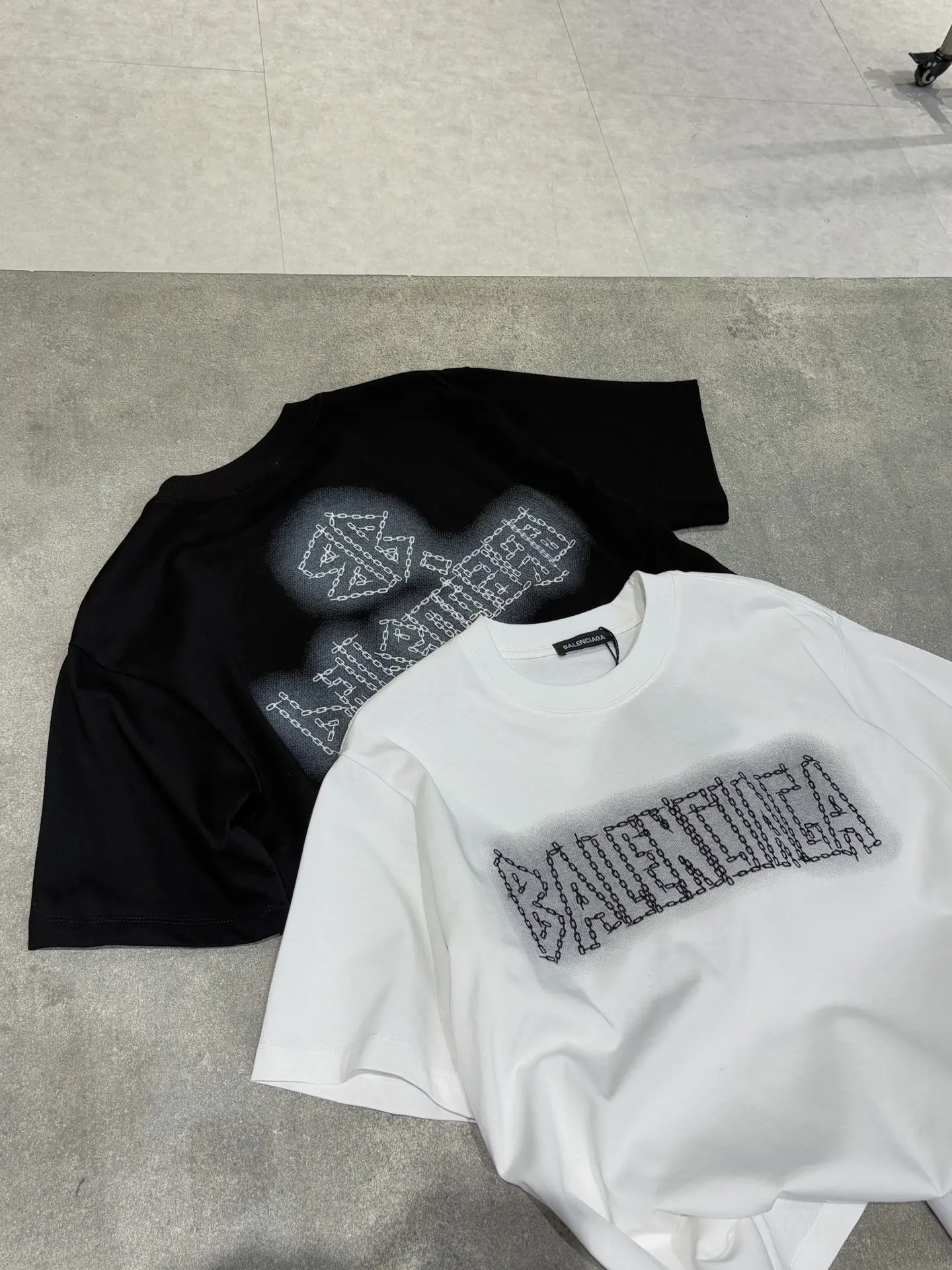 Chain Logo Graphic Cotton T-Shirt D9511224 — view 6