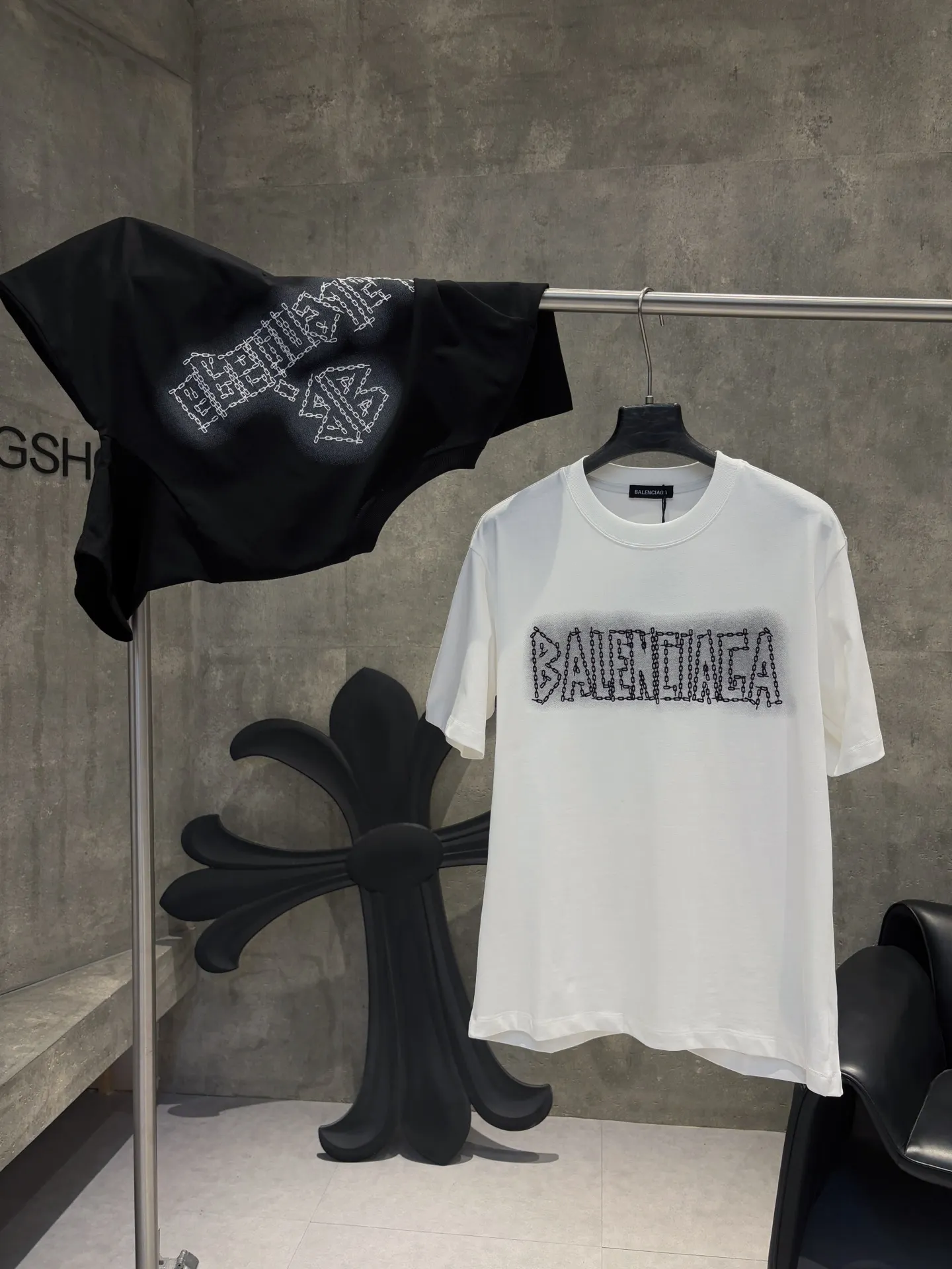 Chain Logo Graphic Cotton T-Shirt D9511224 — view 8