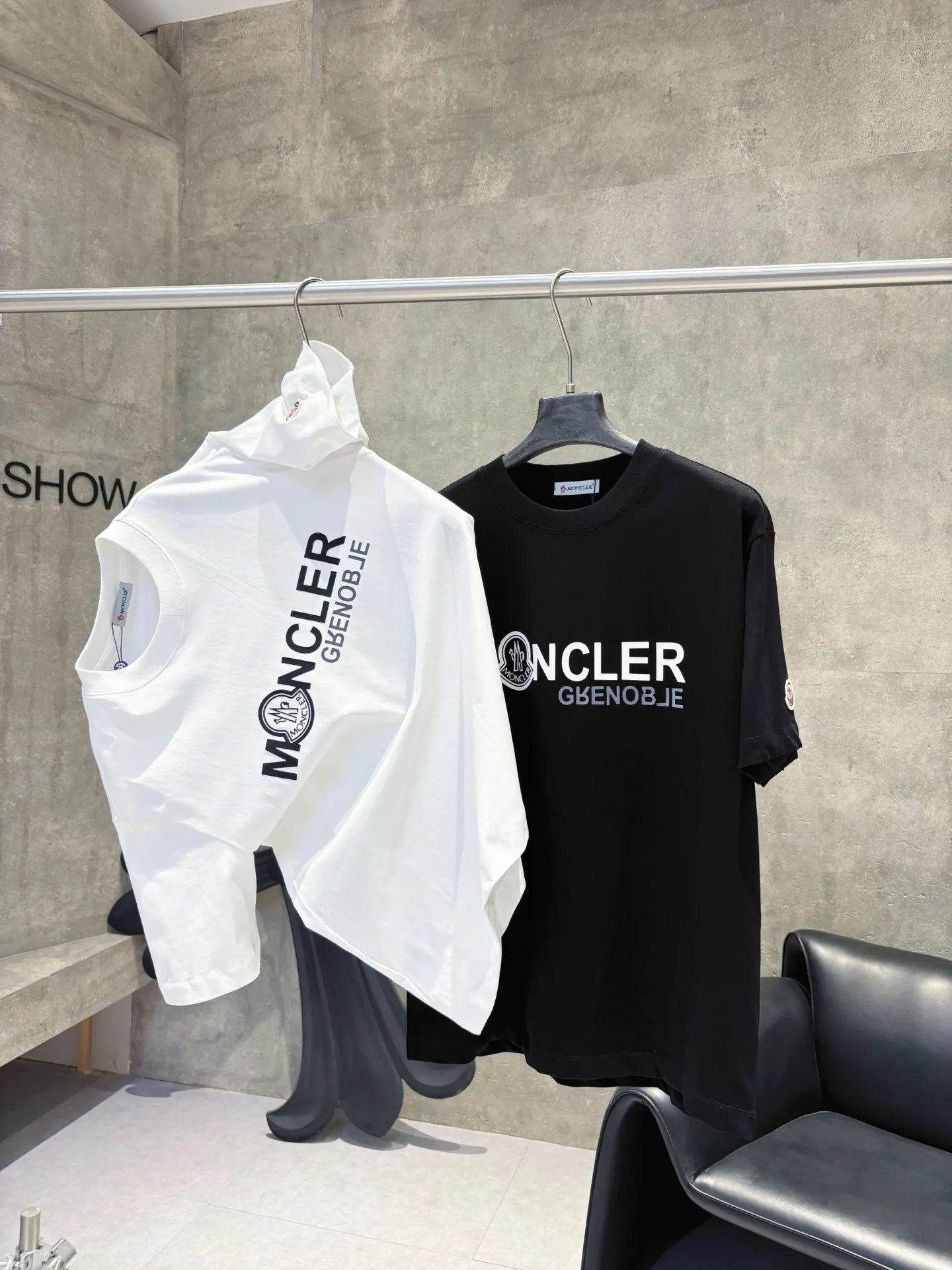 Grenoble Logo-Print Cotton T-Shirt D9511221 — view 7