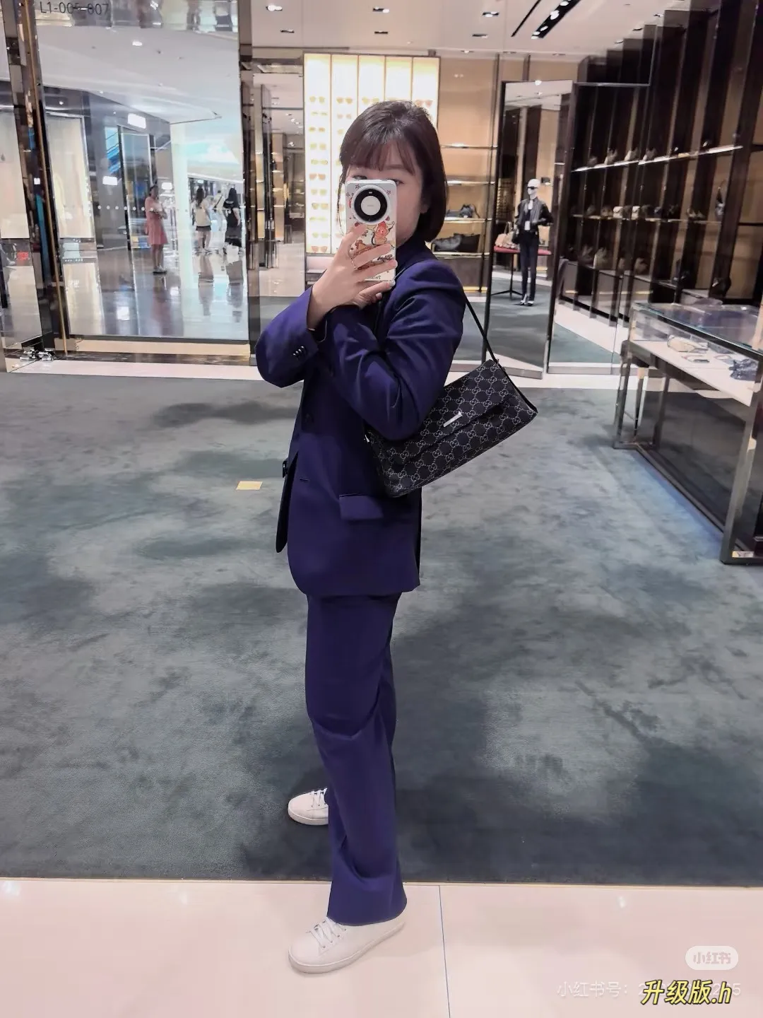 Gucci Monogram Denim Shoulder Bag D28018480 — view 4