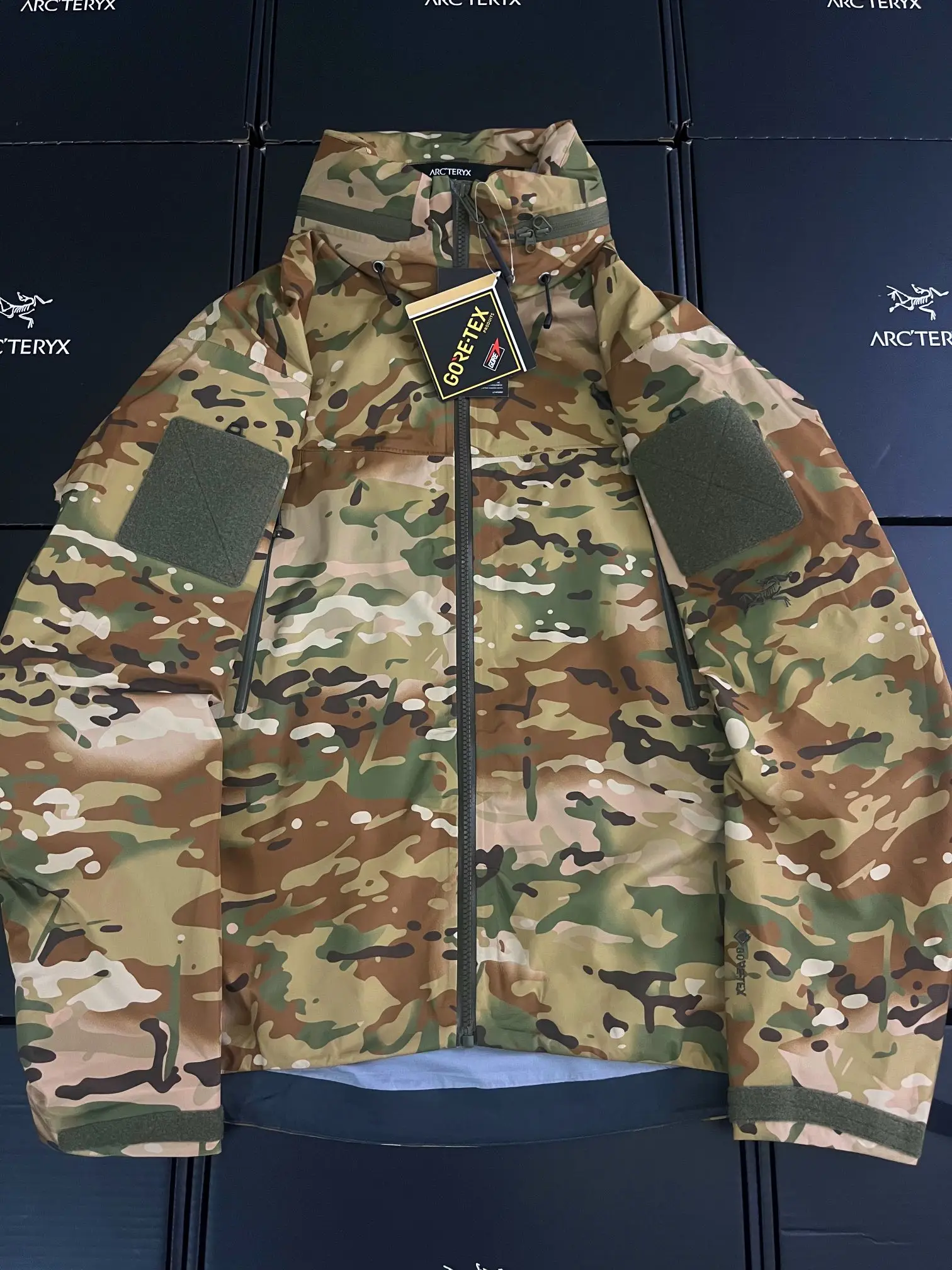 Arc'teryx LEAF Alpha GEN2 Camouflage Shell Jacket D37919444