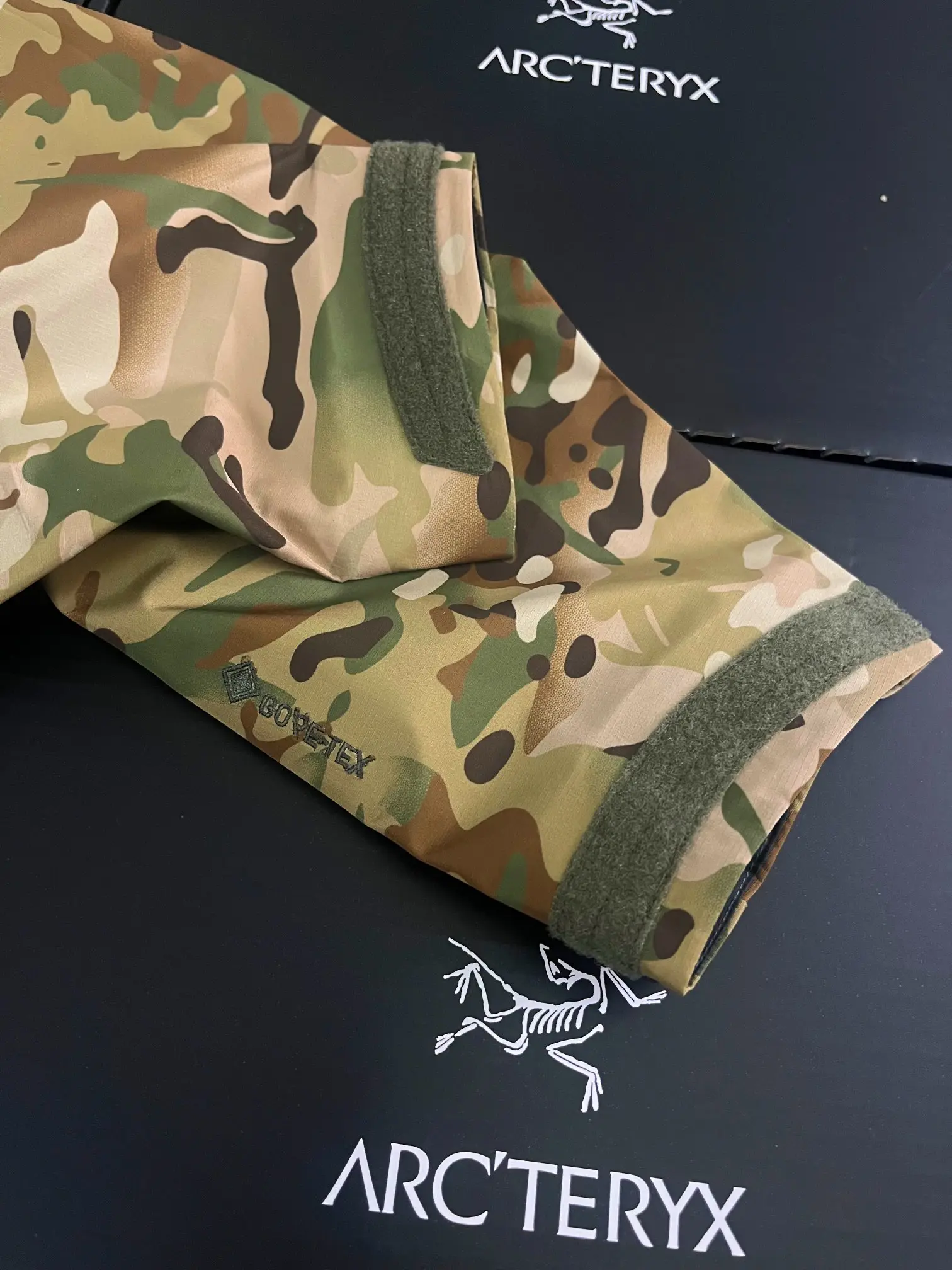 Arc'teryx LEAF Alpha GEN2 Camouflage Shell Jacket D37919444 — view 5
