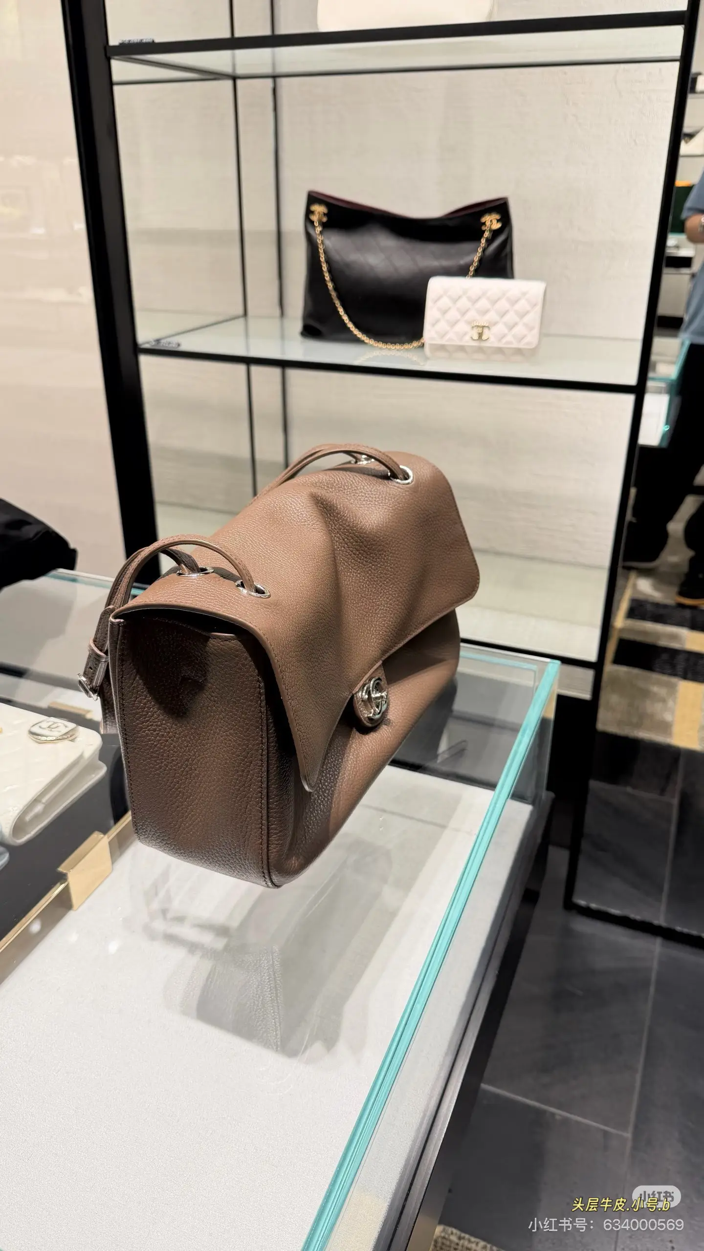 Chanel CF Grained Leather Shoulder Bag D50017787 — view 4