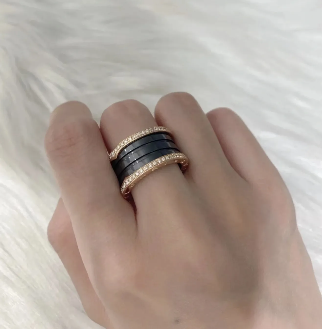 B.zero1 Rock Three-Band Ring in Black Ceramic (Gold-Plated Brass) D17017665 — view 9