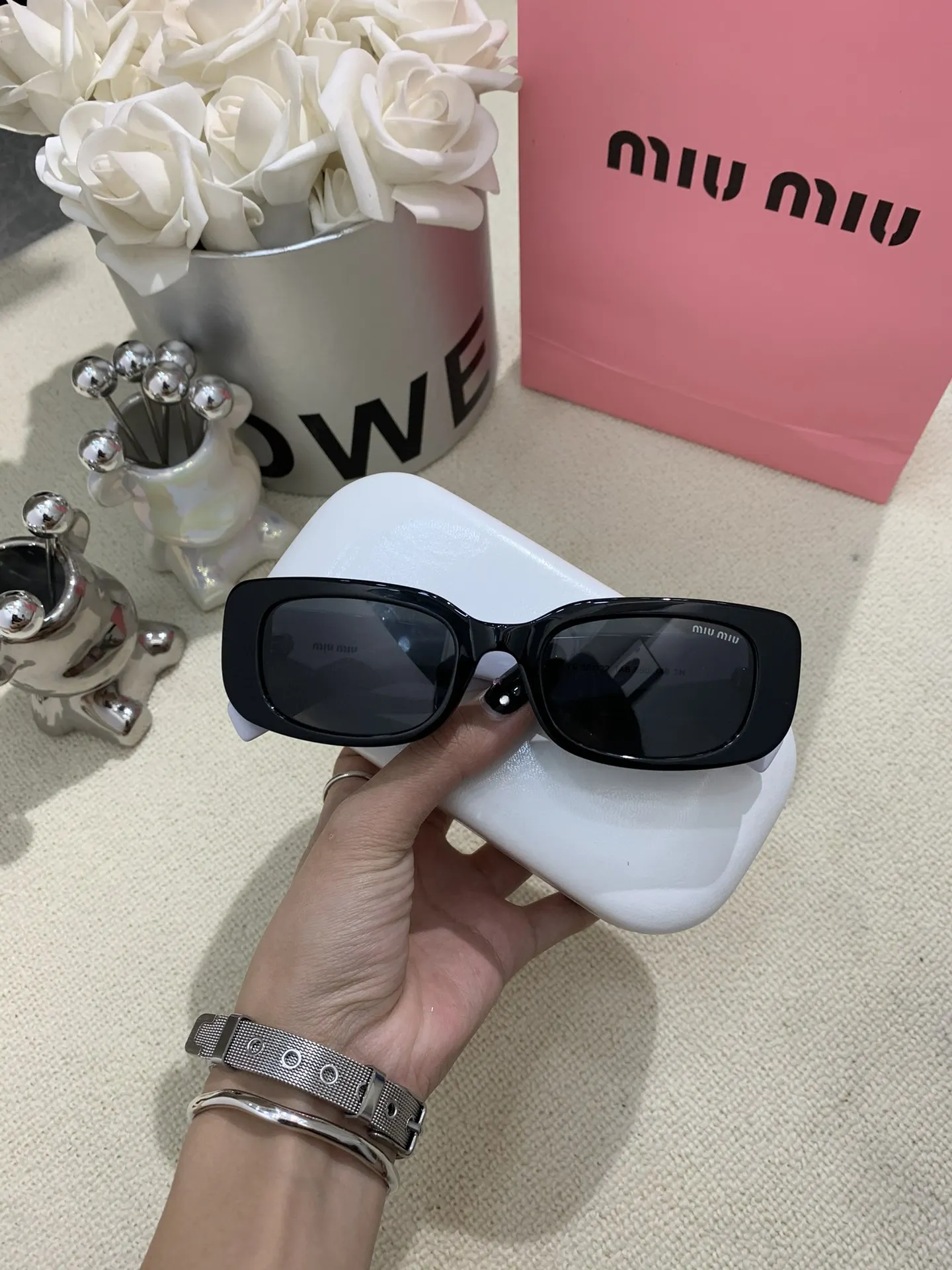Miu Miu Oversized Sunglasses D20018526
