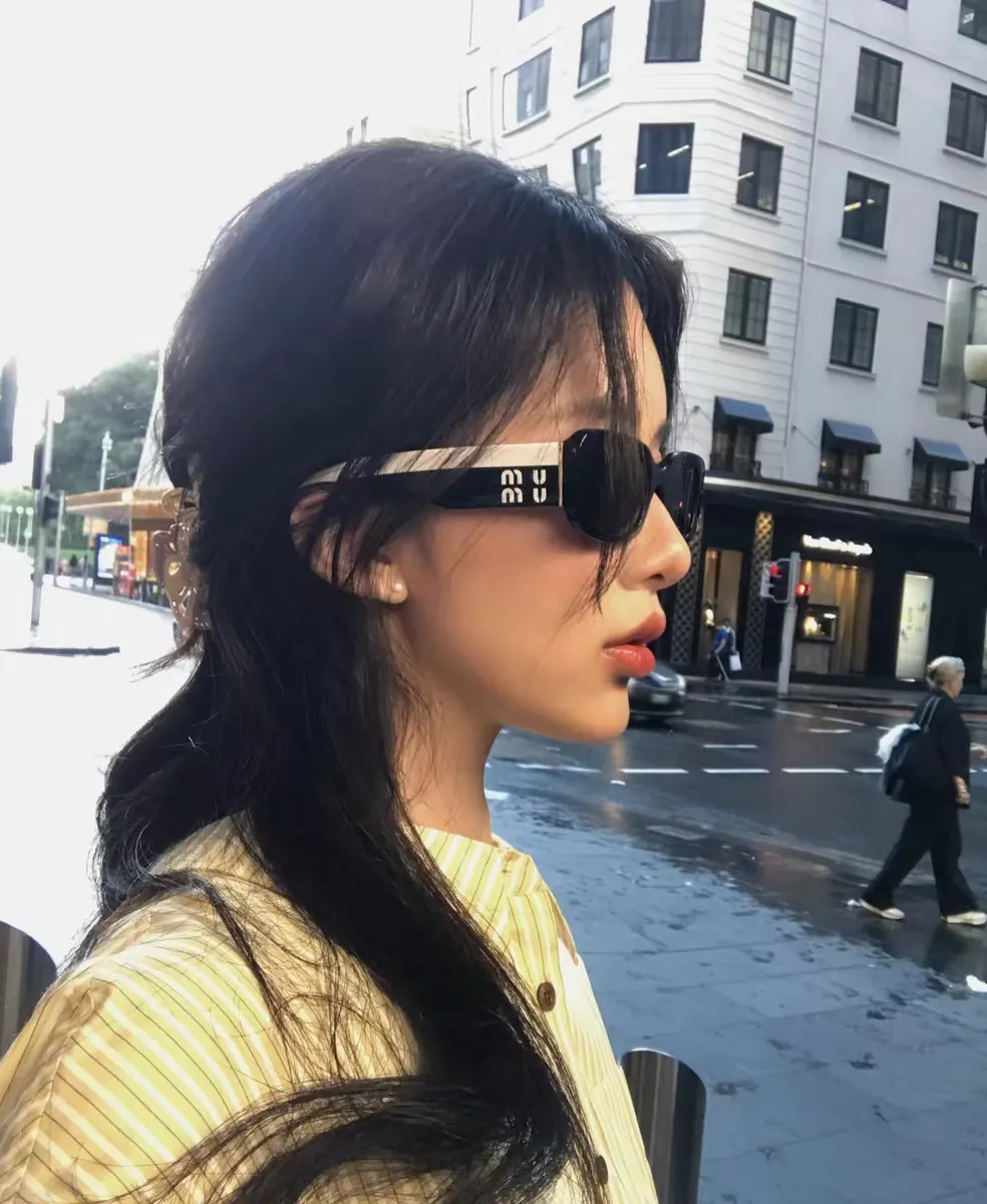 Miu Miu Oversized Sunglasses D20018526 — view 9