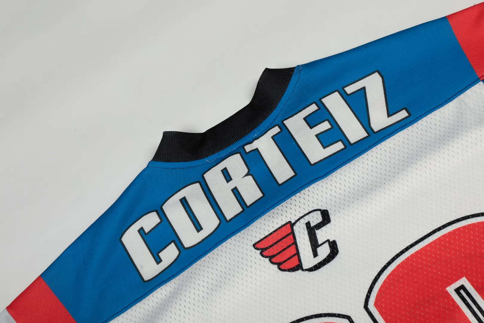 Corteiz Mesh Panel V-Neck Jersey T-Shirt D8811507 — view 6