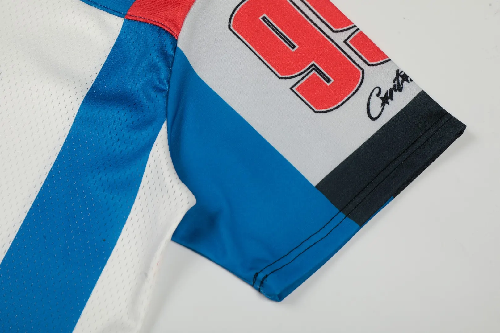 Corteiz Mesh Panel V-Neck Jersey T-Shirt D8811507 — view 8