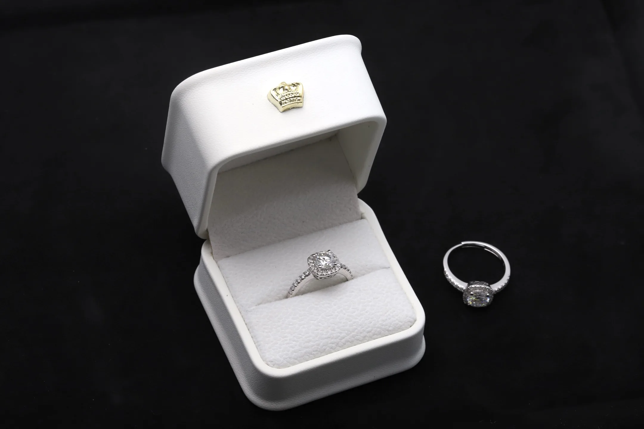Cushion Halo Moissanite Ring (Sterling Silver) D14017104 — view 4