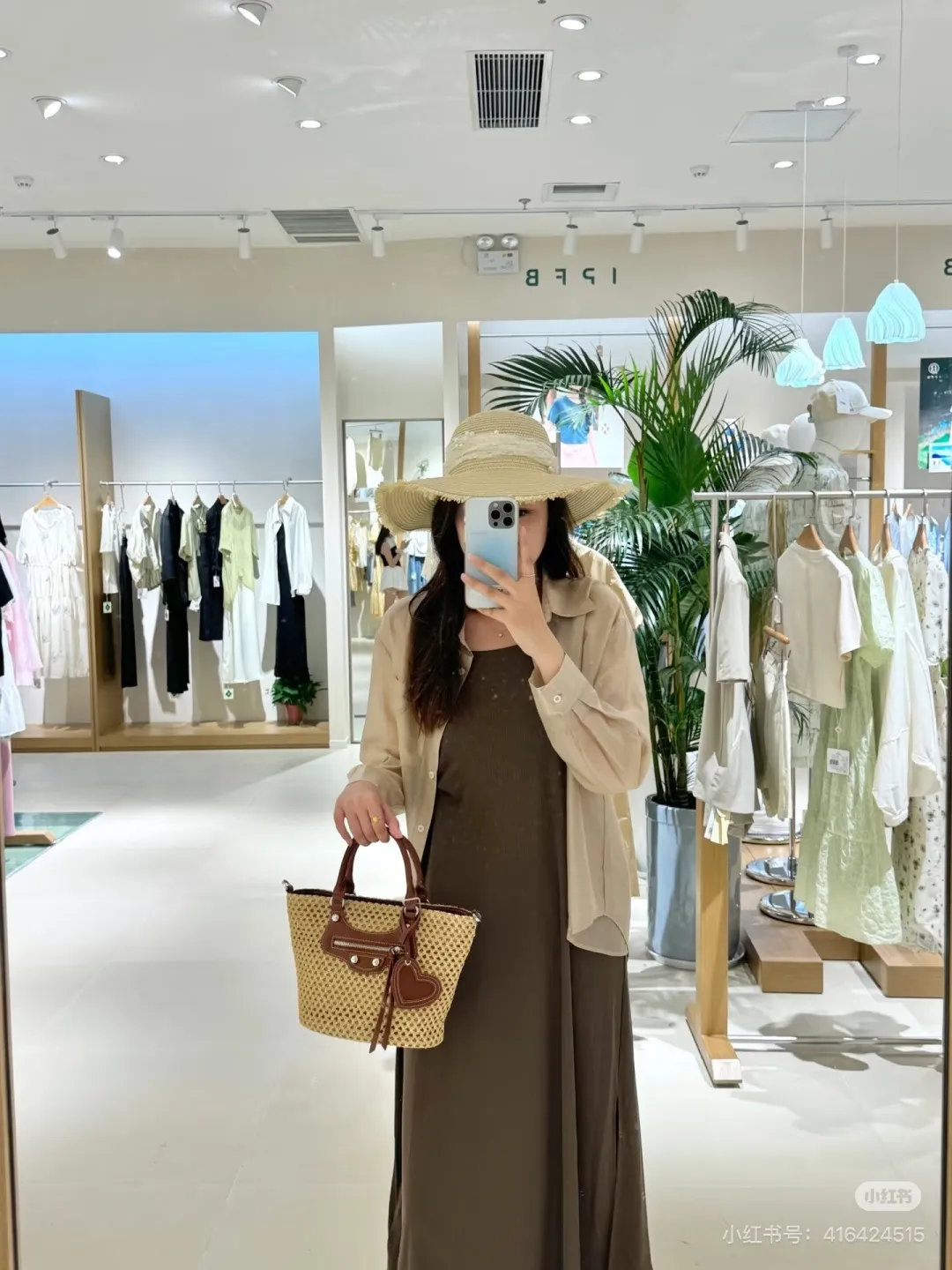Woven Straw Top-Handle Tote Bag D30017963 — view 2