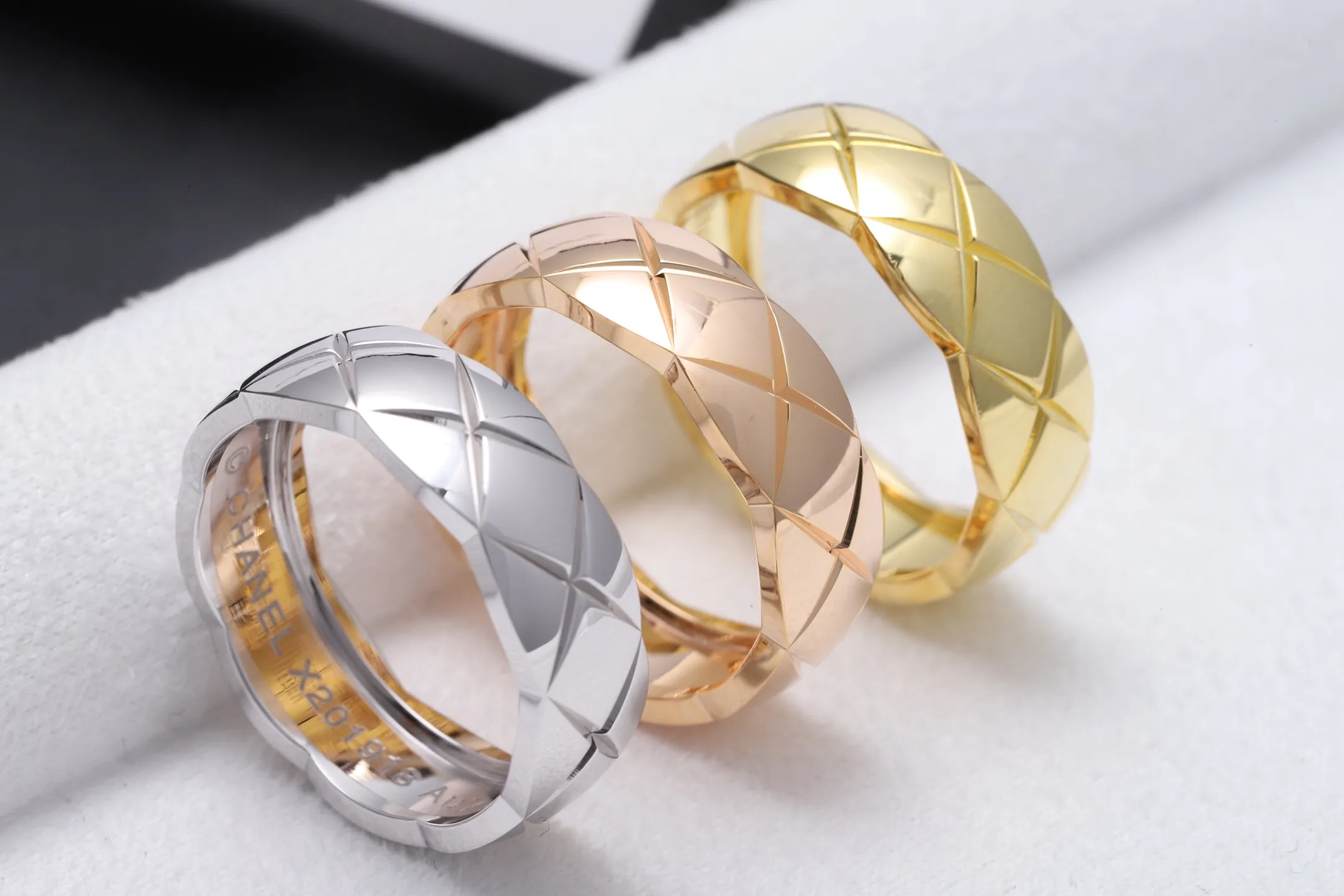 Coco Crush Quilted Wide Ring (Sterling Silver) D26016563 — view 3
