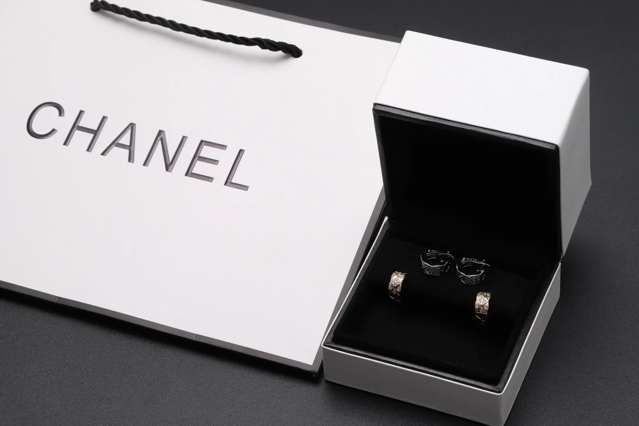 Quilted Zirconia C-Shape Hoop Earrings D14516802 — view 2