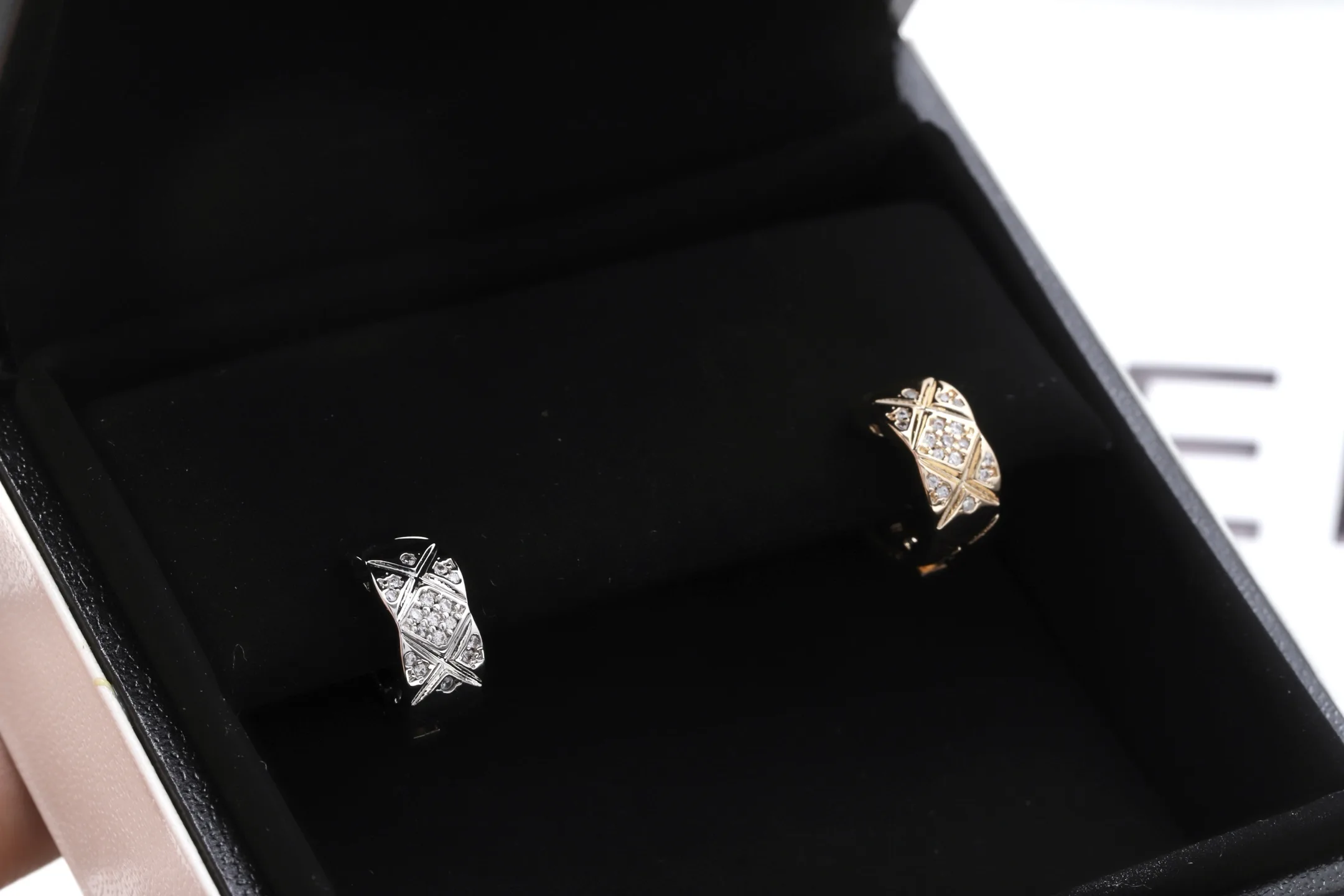 Quilted Zirconia C-Shape Hoop Earrings D14516802 — view 3