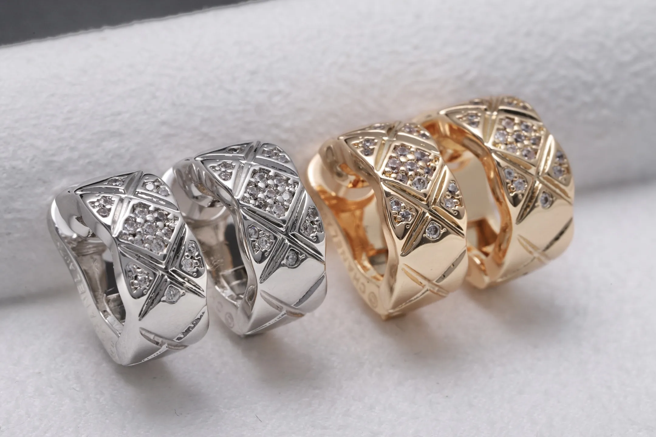 Quilted Zirconia C-Shape Hoop Earrings D14516802 — view 7