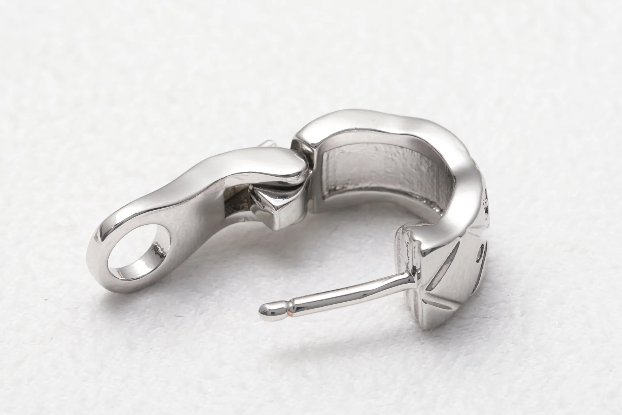 Quilted Zirconia C-Shape Hoop Earrings D14516802 — view 8
