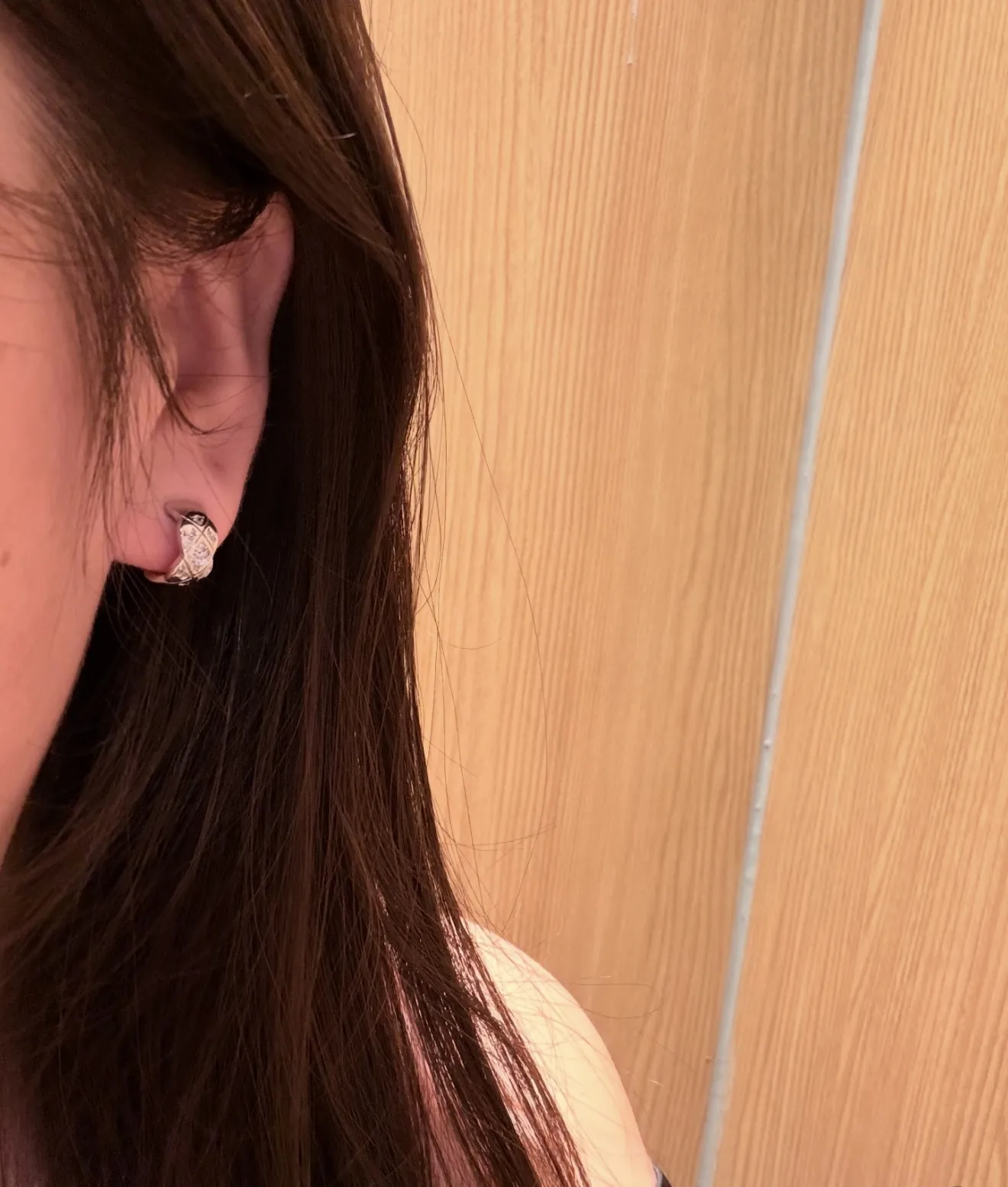 Quilted Zirconia C-Shape Hoop Earrings D14516802 — view 10