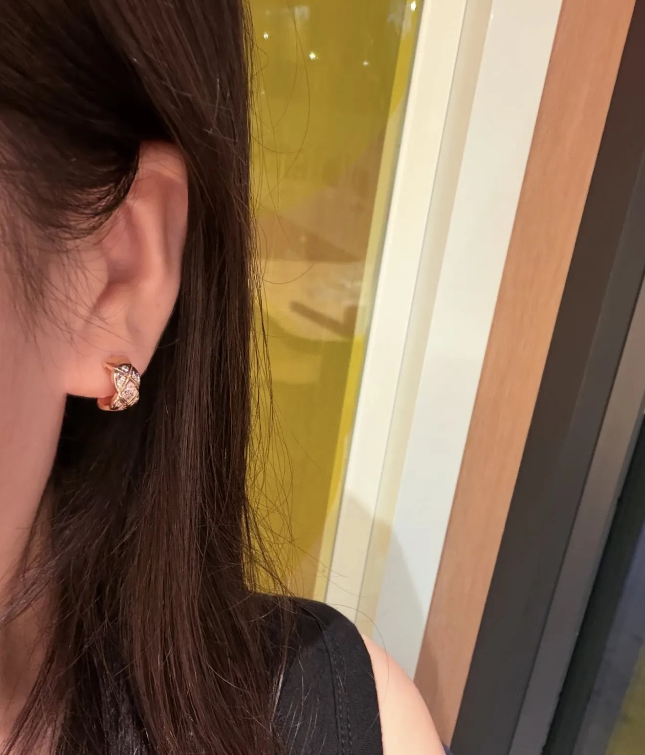 Quilted Zirconia C-Shape Hoop Earrings D14516802 — view 11
