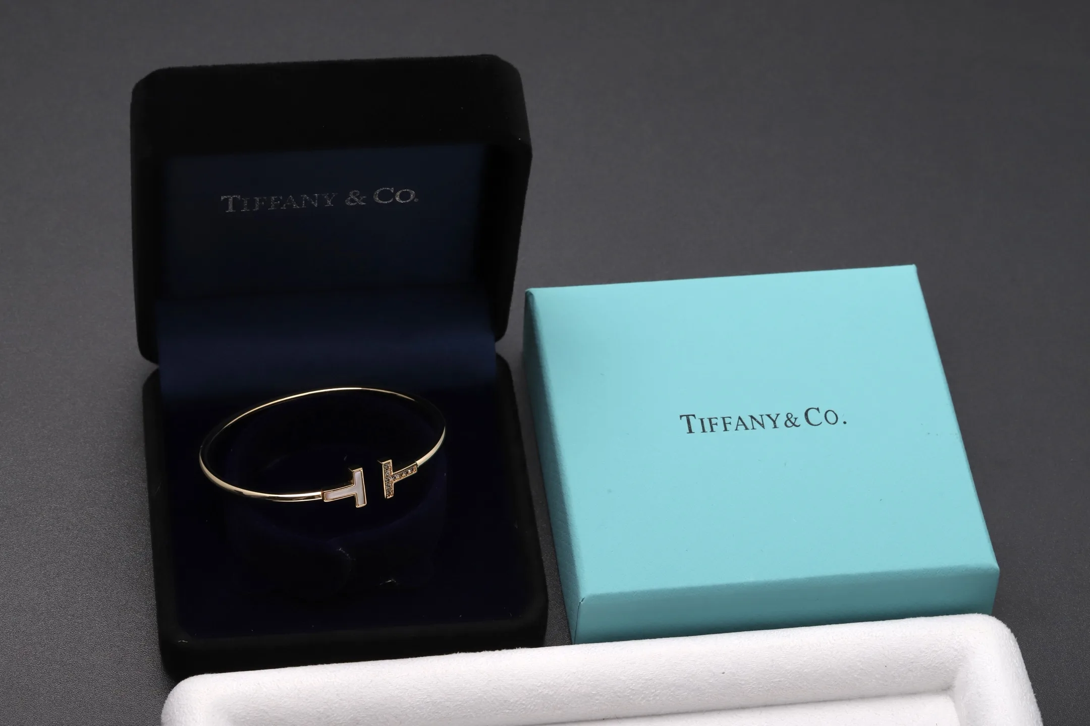 T Wire Bangle with Mother-of-Pearl and Diamonds D30016665 — view 2