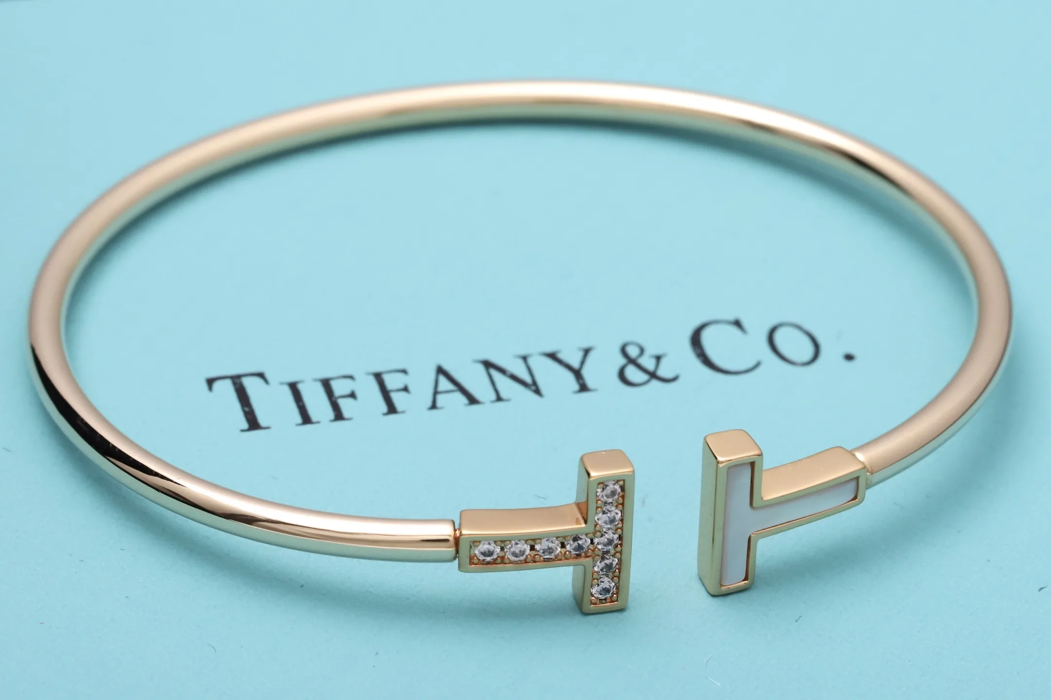 T Wire Bangle with Mother-of-Pearl and Diamonds D30016665 — view 3