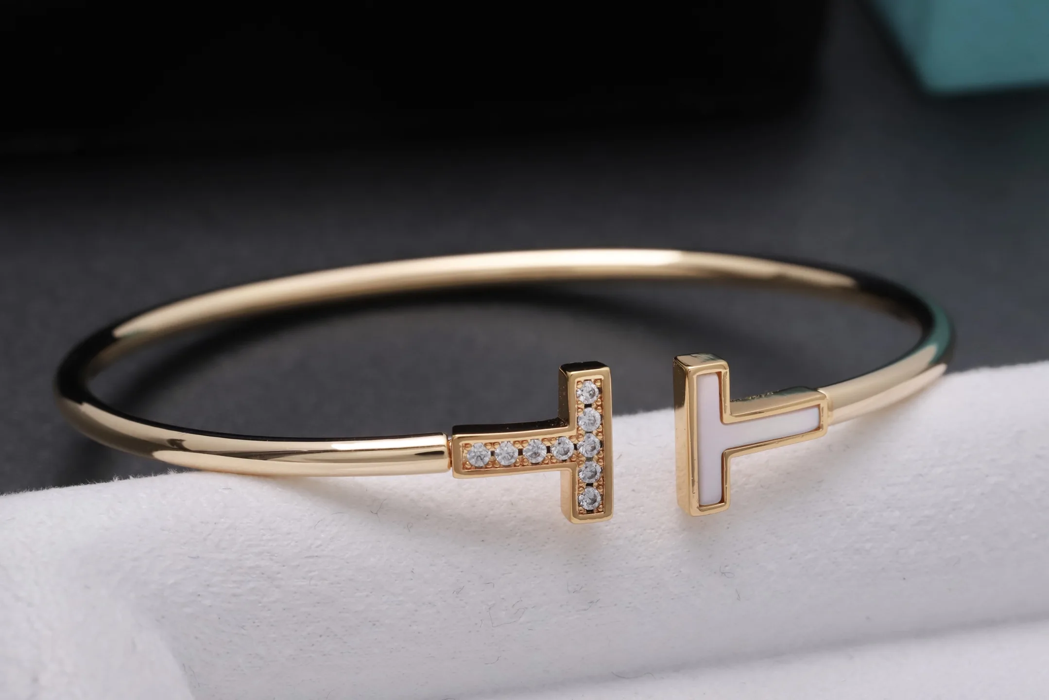 T Wire Bangle with Mother-of-Pearl and Diamonds D30016665 — view 4