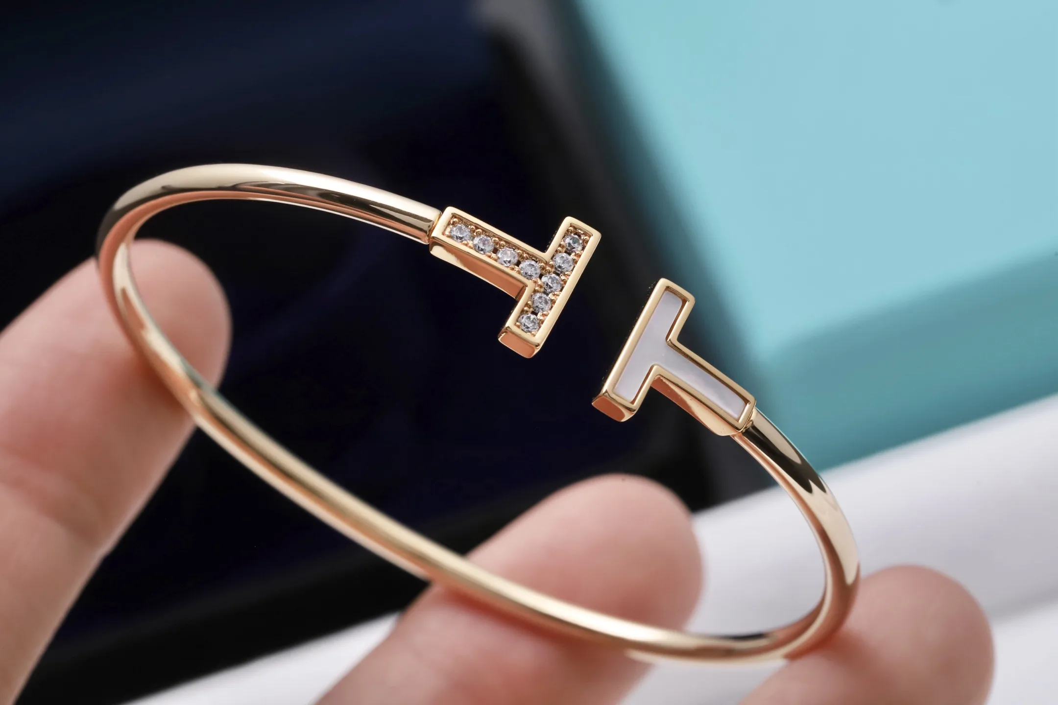 T Wire Bangle with Mother-of-Pearl and Diamonds D30016665 — view 5