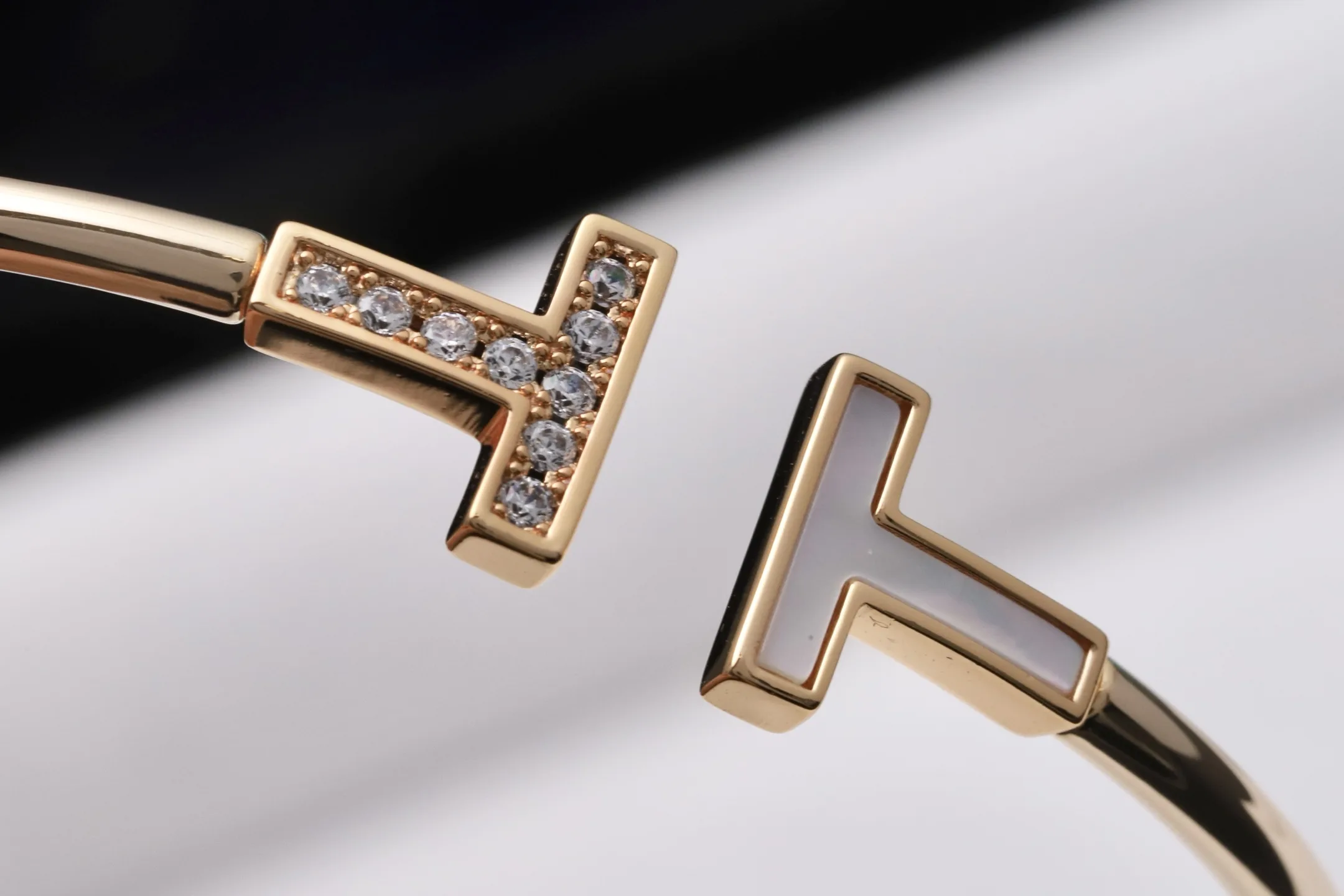 T Wire Bangle with Mother-of-Pearl and Diamonds D30016665 — view 6