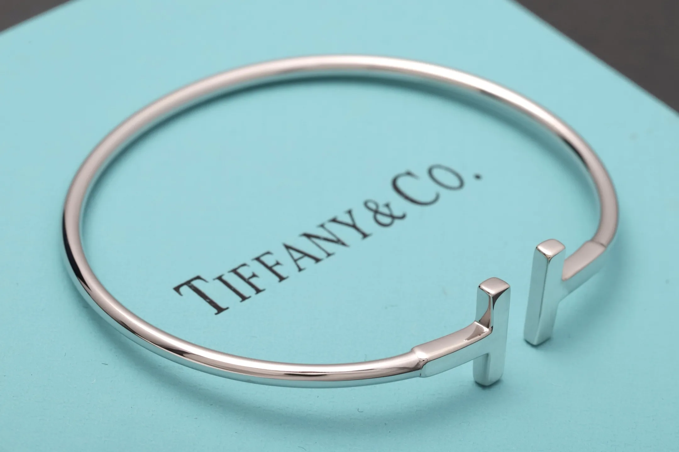 T Wire Bangle (Sterling Silver) D29016668 — view 3