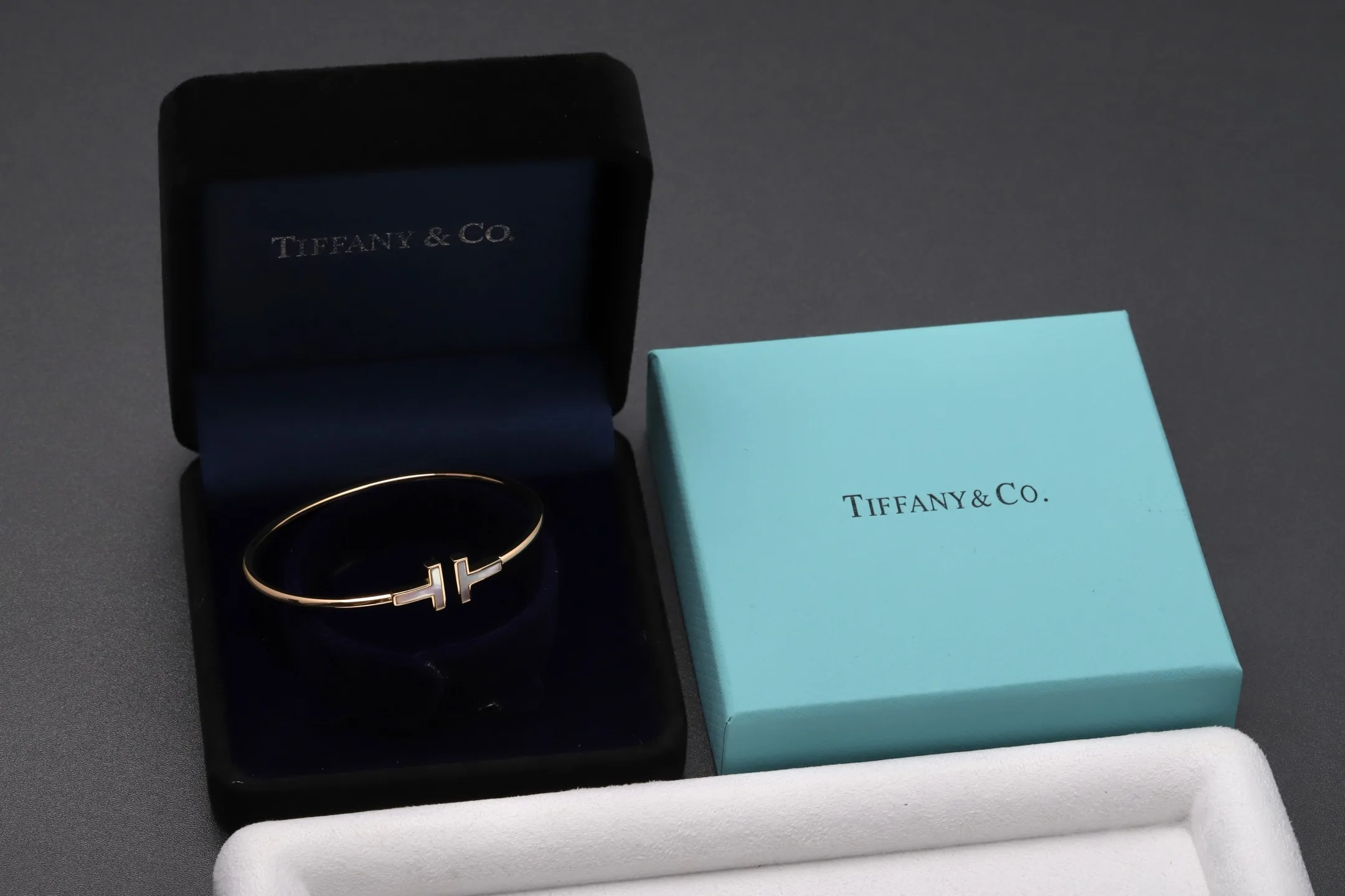 T Wire Bangle with Mother-of-Pearl (Rose Gold-Plated Silver) D30016664 — view 2