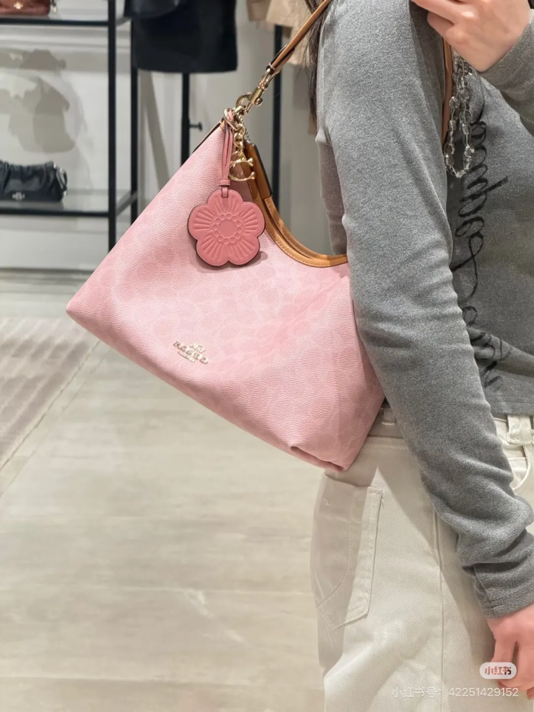 Coach Signature Hobo Bag D35518001 — view 3
