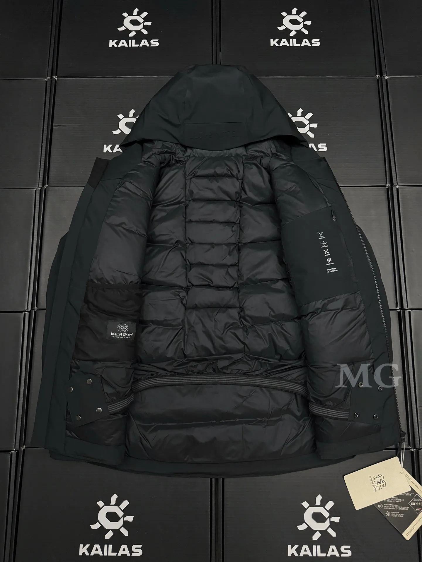 Hike Series GORE-TEX Hooded Down Jacket D58019384 — view 7