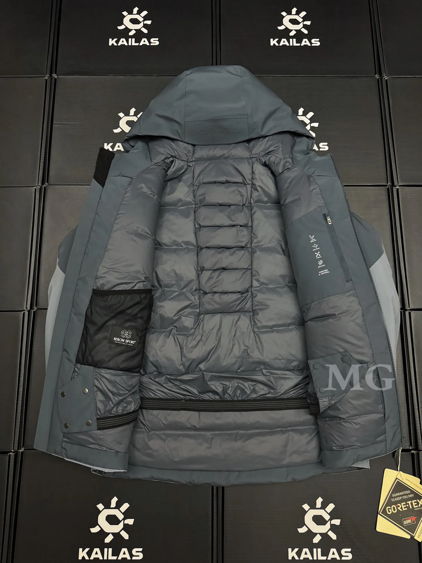 Kolon Sport Hike Gore-Tex Hooded Down Jacket D58019385 — view 7
