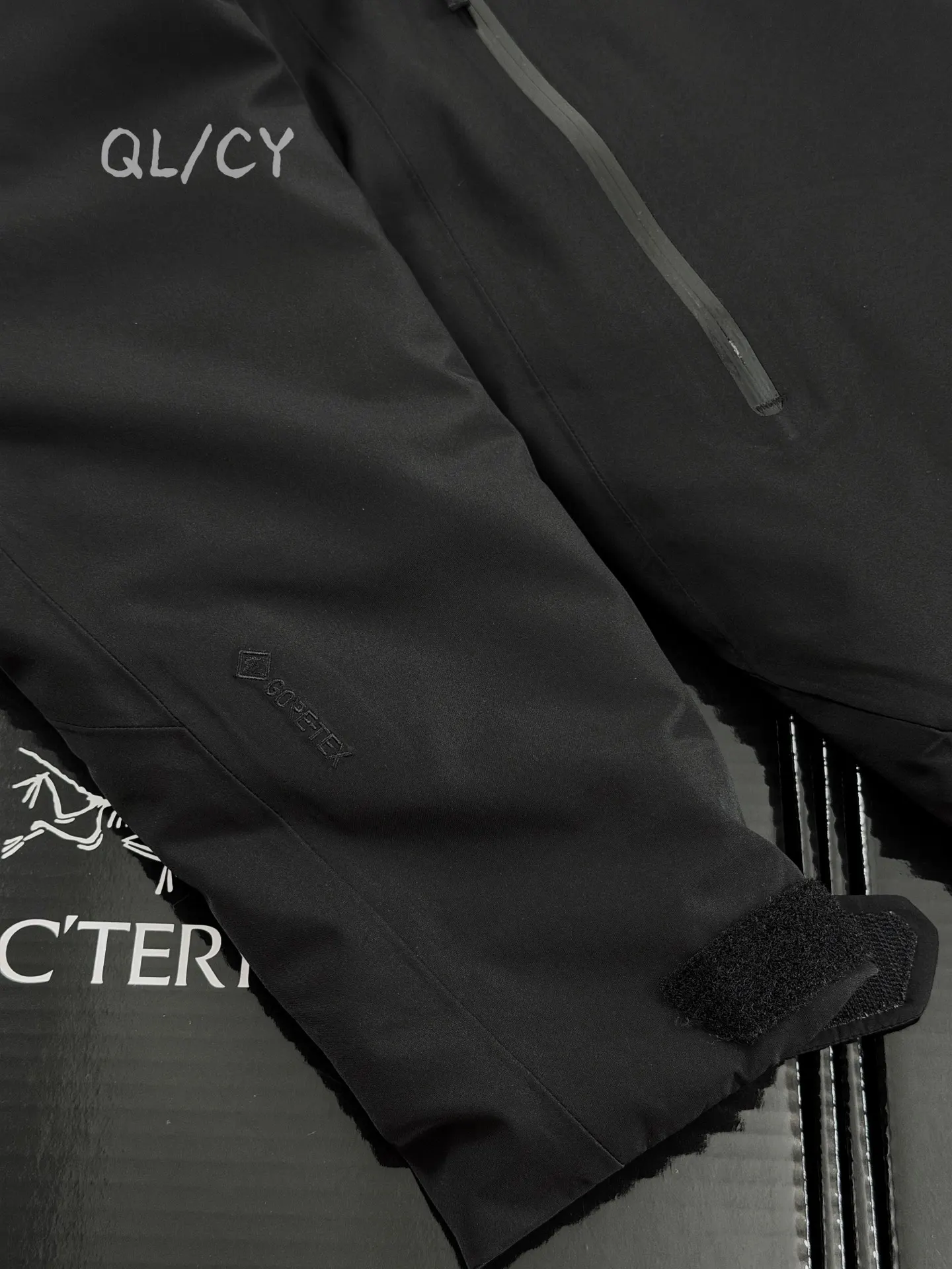 Nita Down GORE-TEX Hooded Puffer Jacket D58019663 — view 4