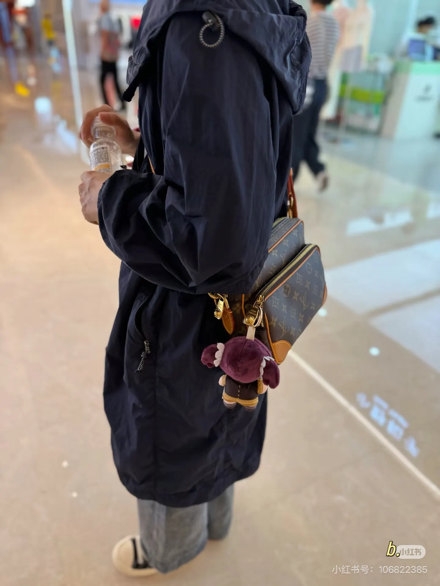 Monogram Canvas Camera Bag D36018234 — view 2