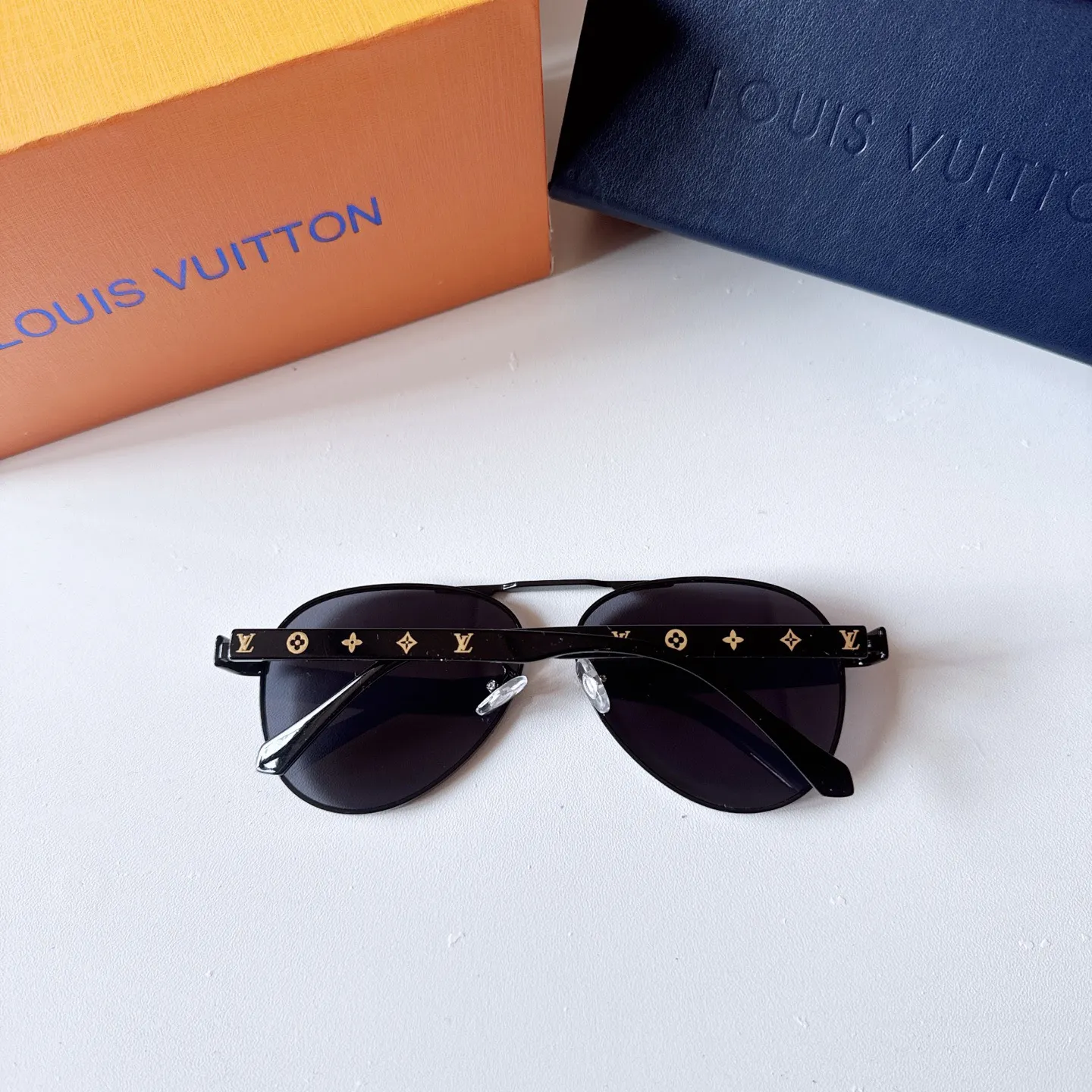 Louis Vuitton Square-Frame Sunglasses D21018576 — view 3