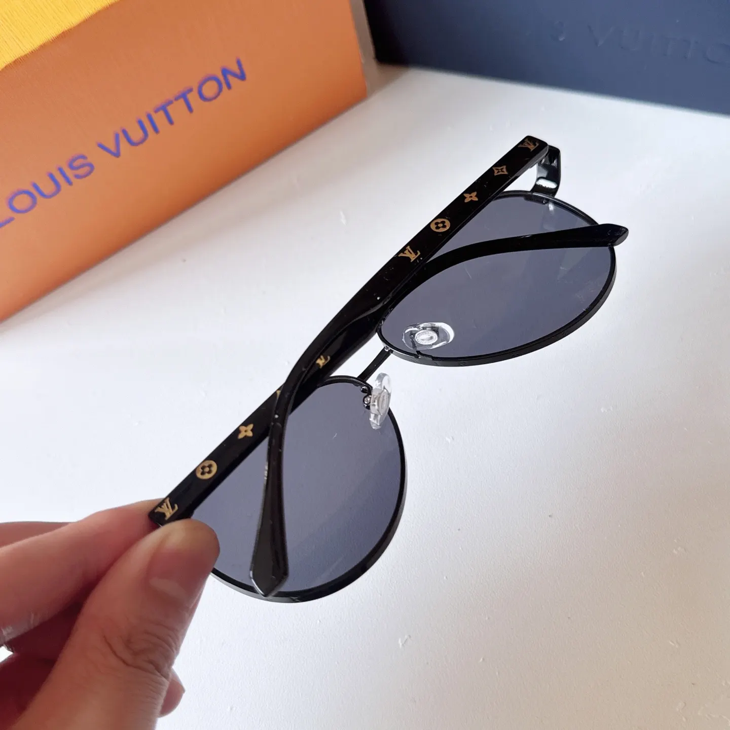 Louis Vuitton Square-Frame Sunglasses D21018576 — view 6