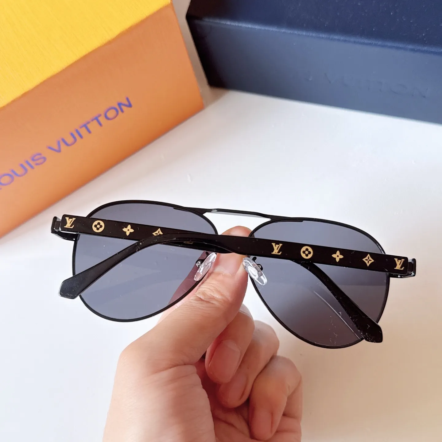Louis Vuitton Square-Frame Sunglasses D21018576 — view 9