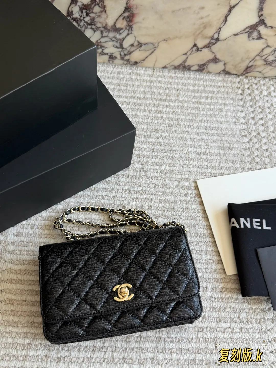 Caviar Leather Wallet On Chain (WOC) D31018090
