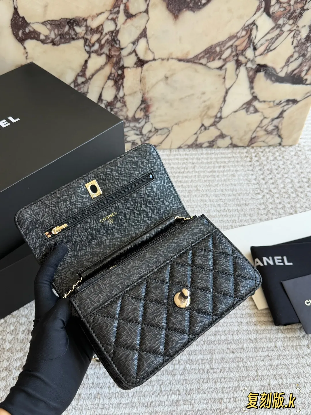 Caviar Leather Wallet On Chain (WOC) D31018090 — view 8