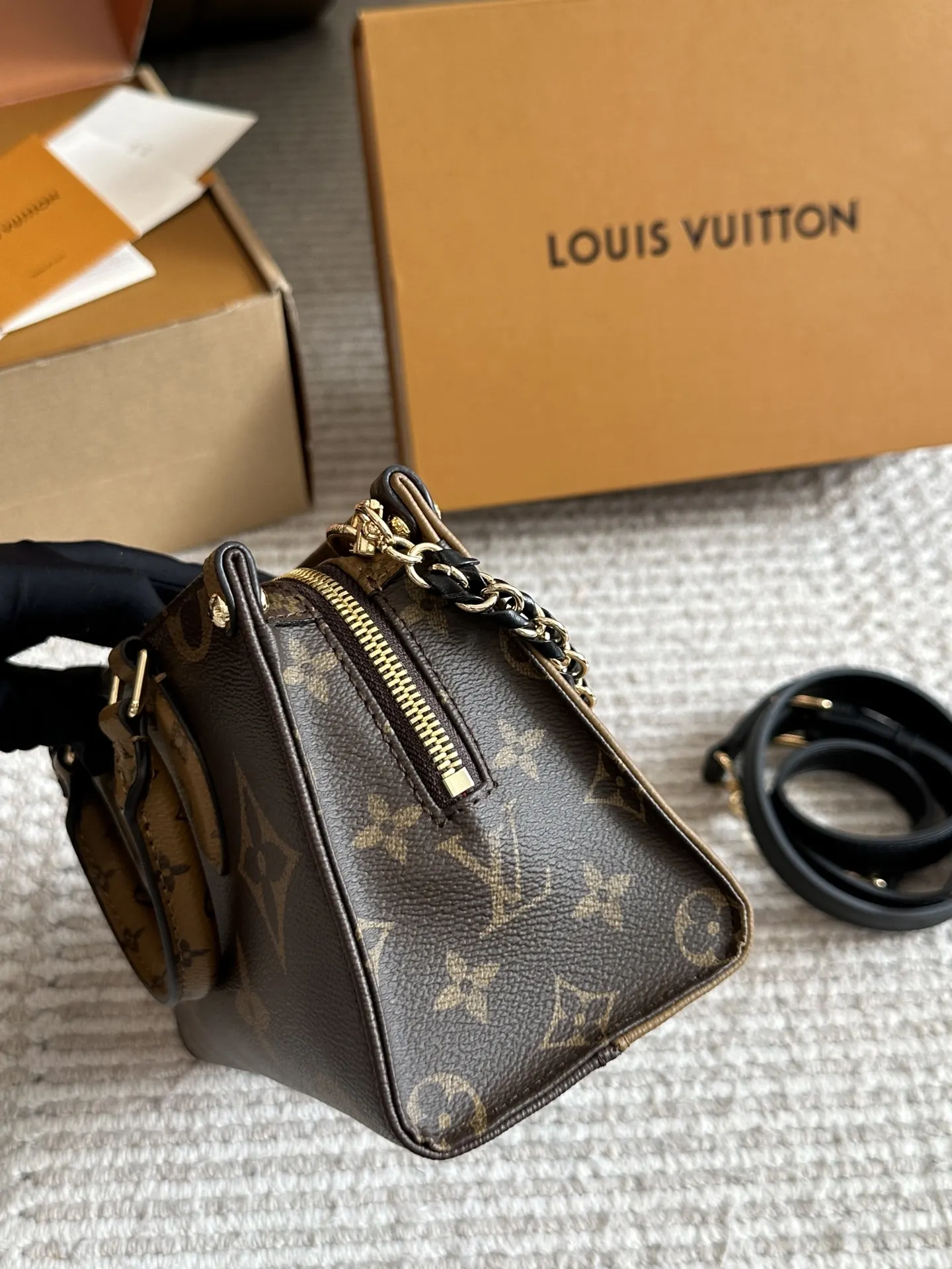 Monogram OnTheGo East West Tote Bag D35518107 — view 4