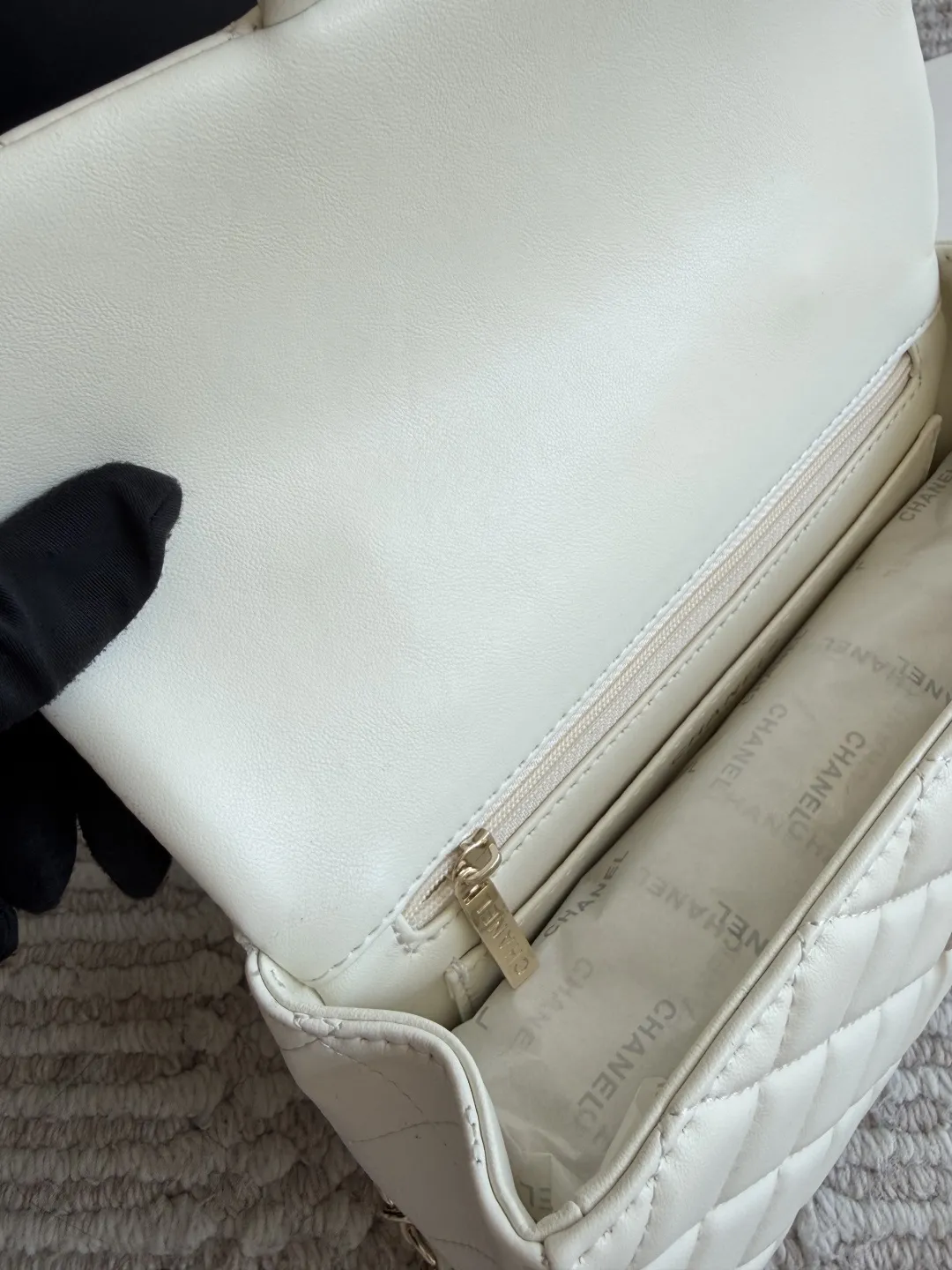CF Handle Quilted Leather Bag D30018035 — view 9