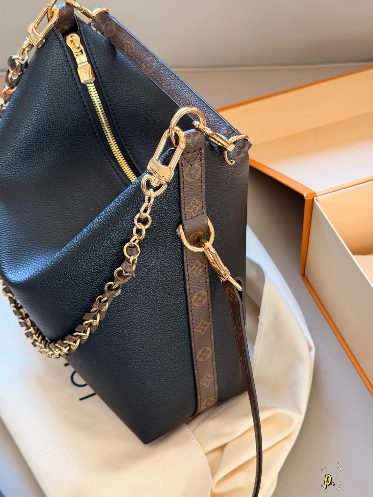 Multipass Grained Leather Shoulder Bag D35518444 — view 4
