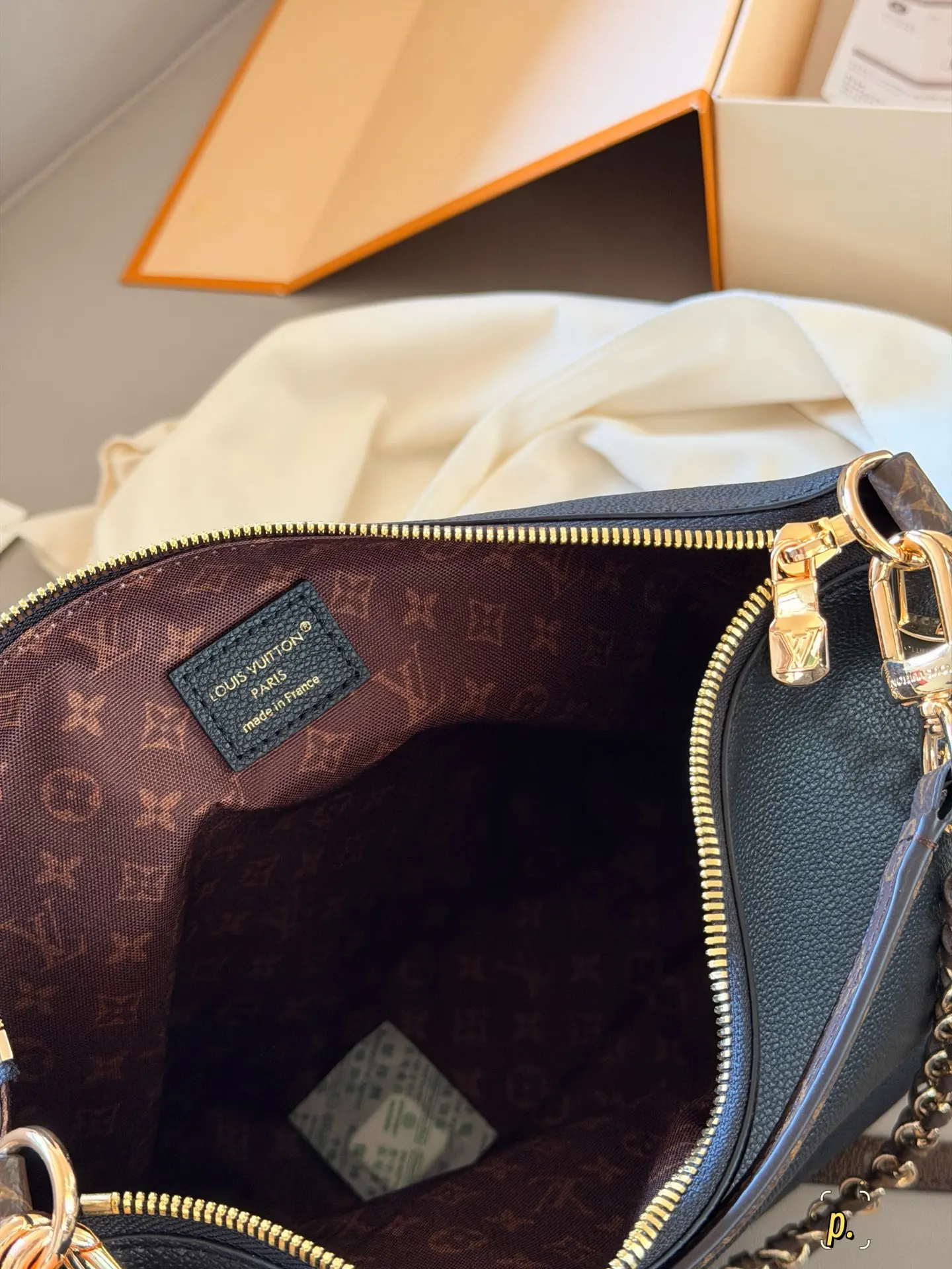 Multipass Hobo Tote Bag D36018189 — view 9