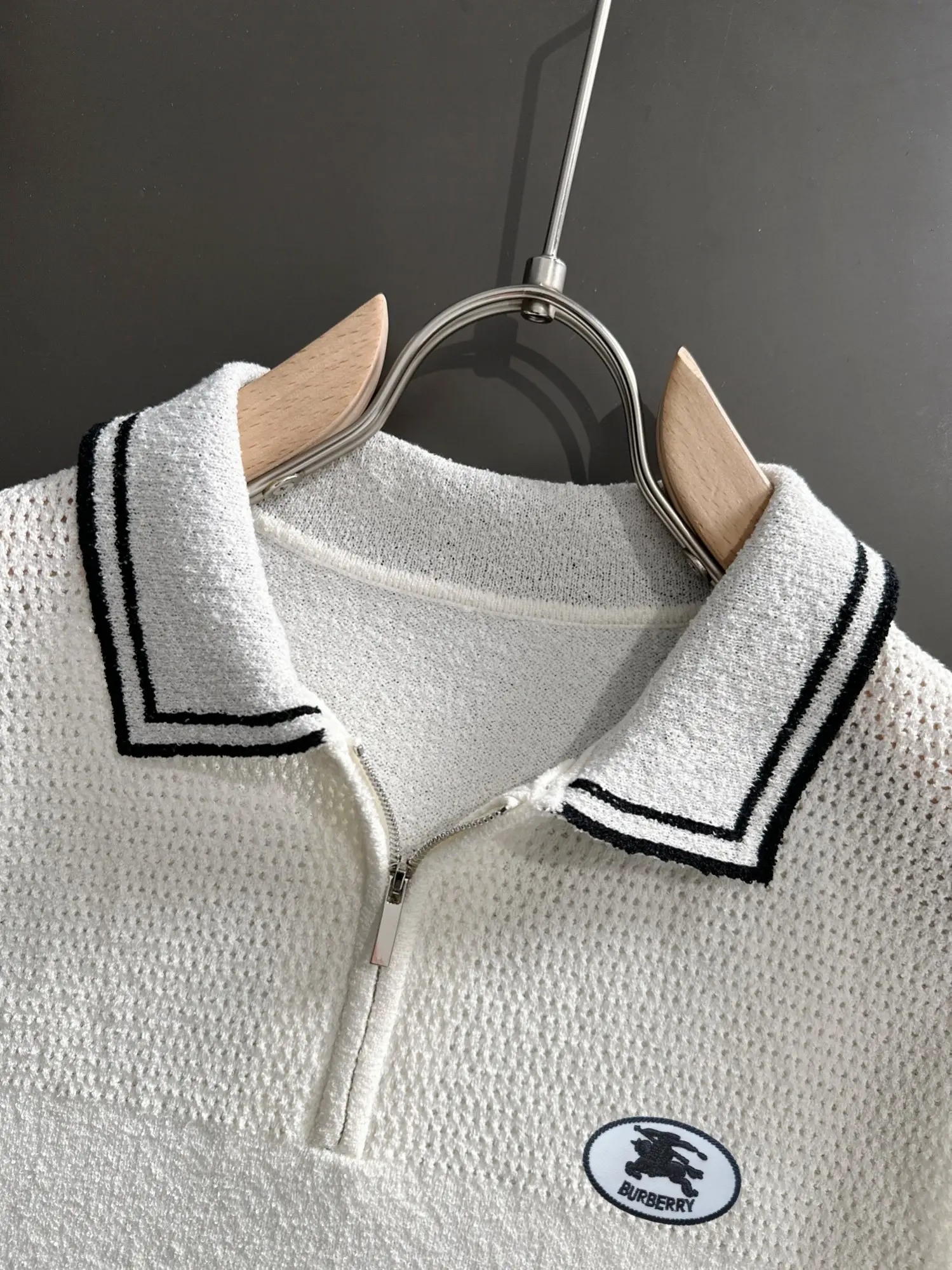 Contrast-Trim Textured Knit Half-Zip Polo Shirt D20014790 — view 3