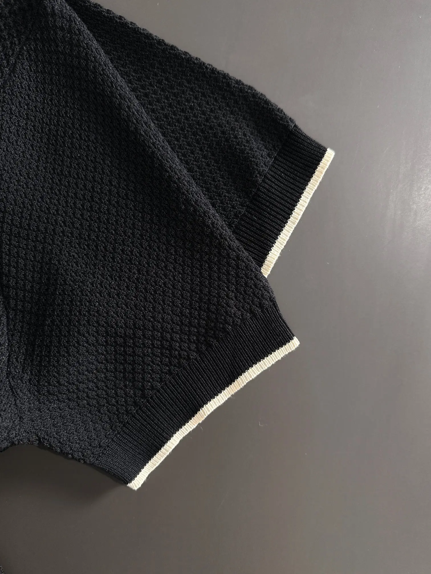 Contrast-Trim Waffle-Knit T-Shirt D20014802 — view 5