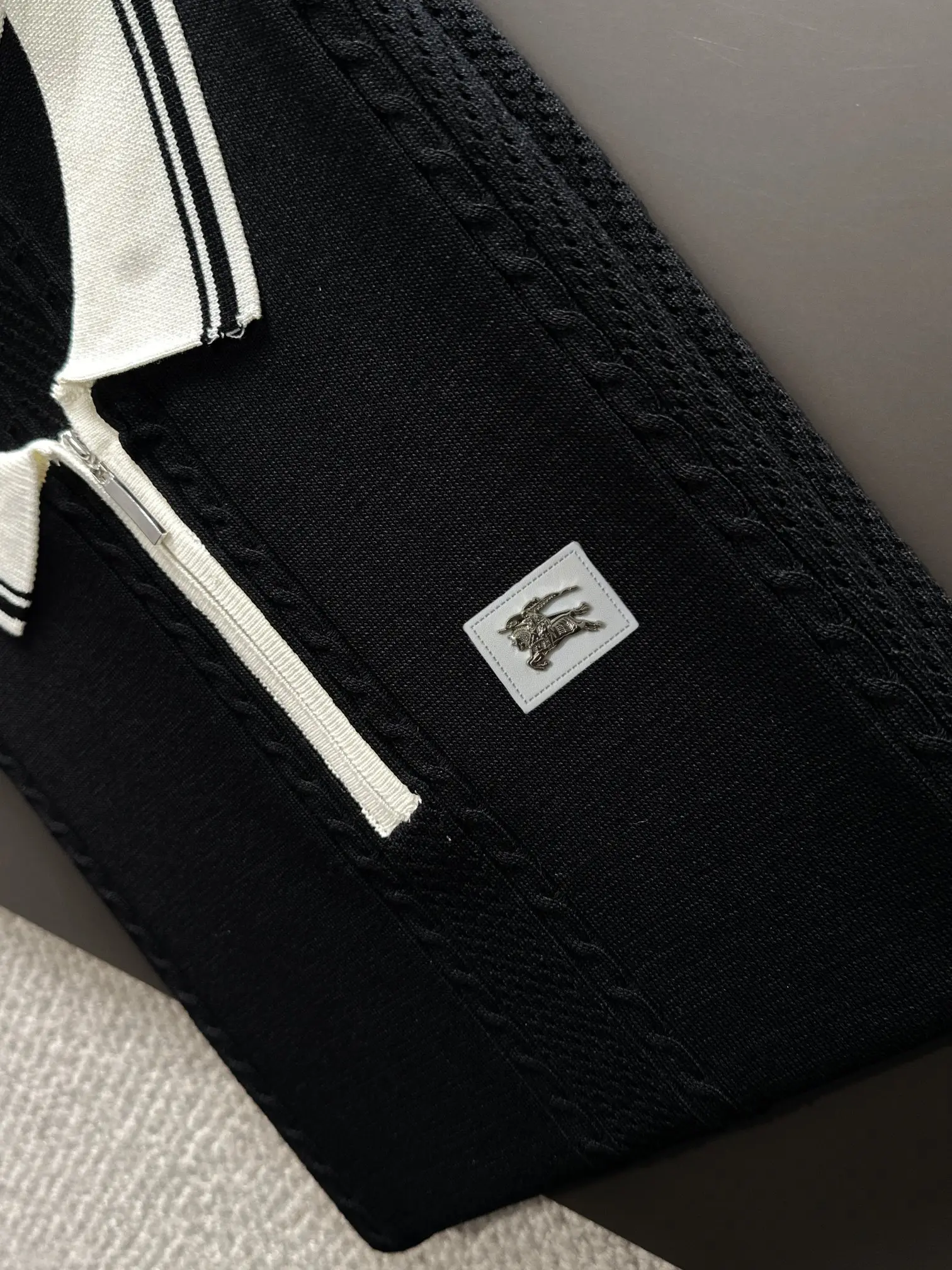 Contrast-Collar Half-Zip Knit Polo Shirt D20014813 — view 7